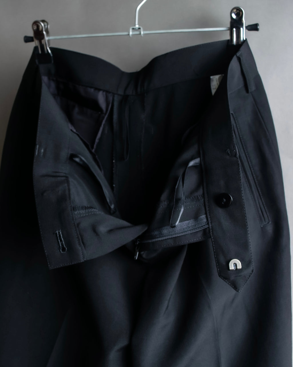 "JEAN PAUL GAULTIER FEMME"
 High-waisted straight draping slacks