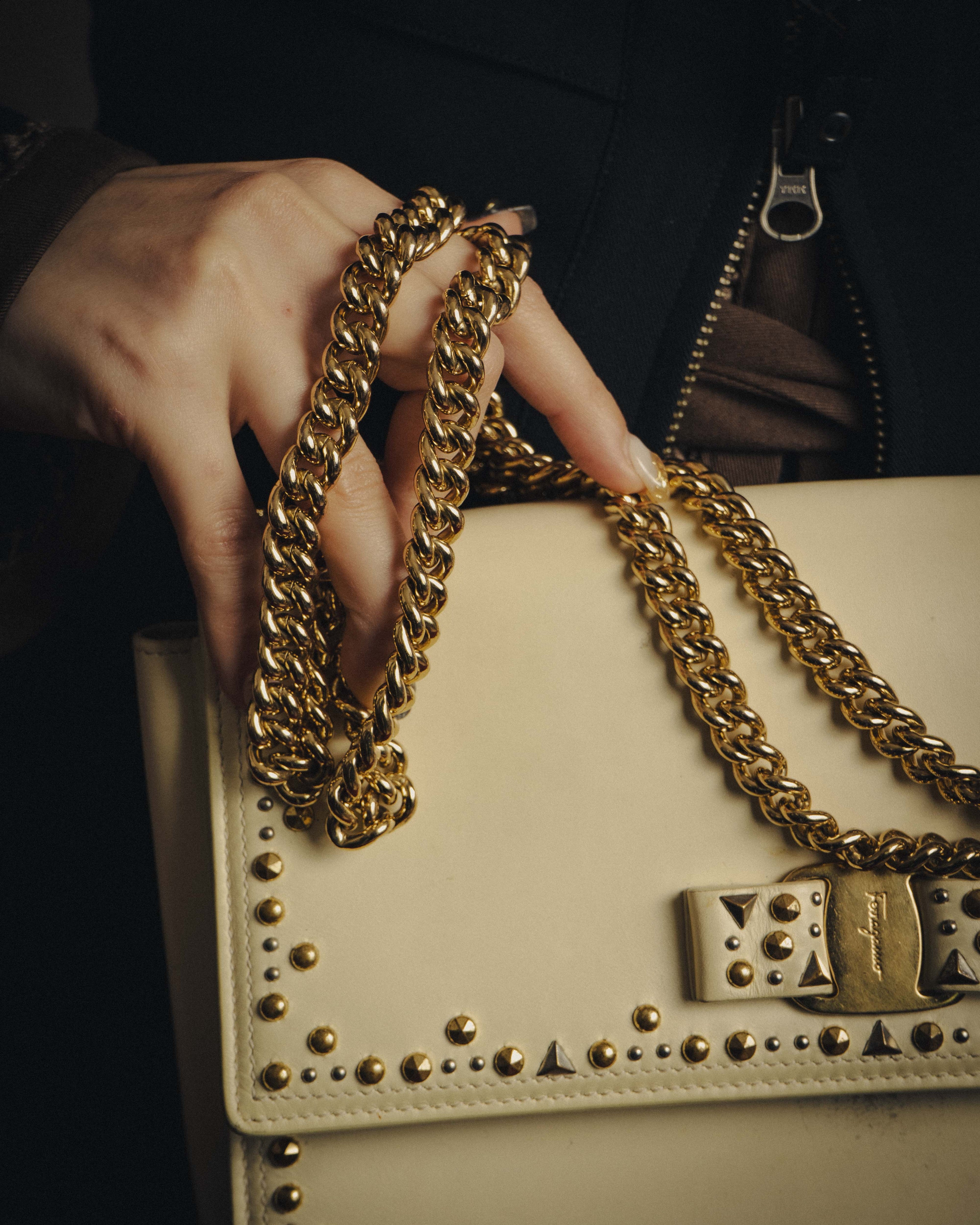 -SPECIAL- “Salvatore Ferragamo” 2015-2017 Vara studded chain shoulder bag