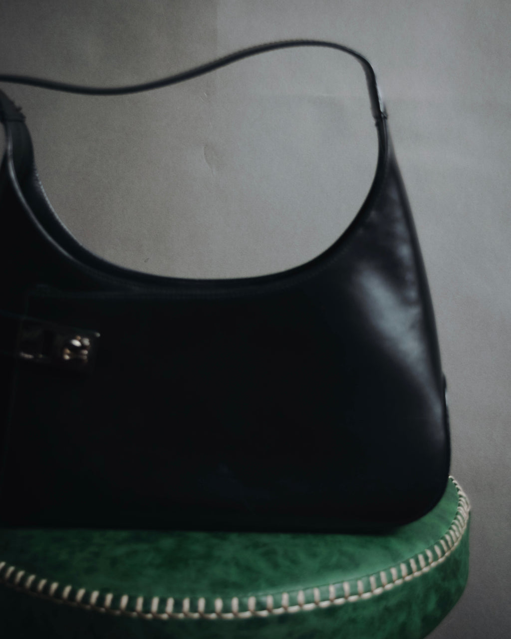 "Salvatore Ferragamo" 90’s-00’s minimalist gancini buckle hobo bag