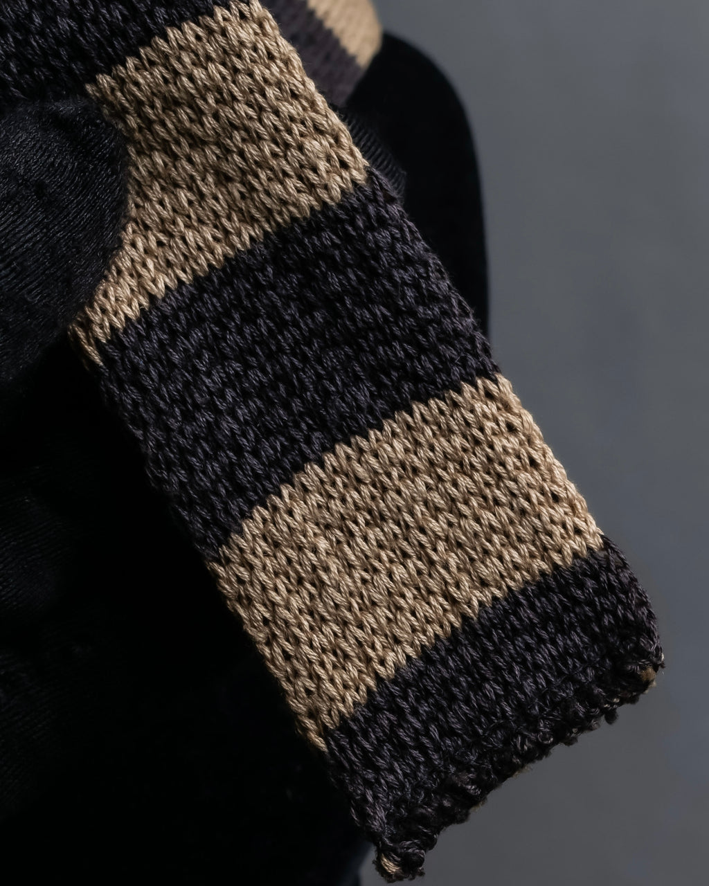 "COMME des GARCONS HOMME"
Regimental stripe square cut knit tie