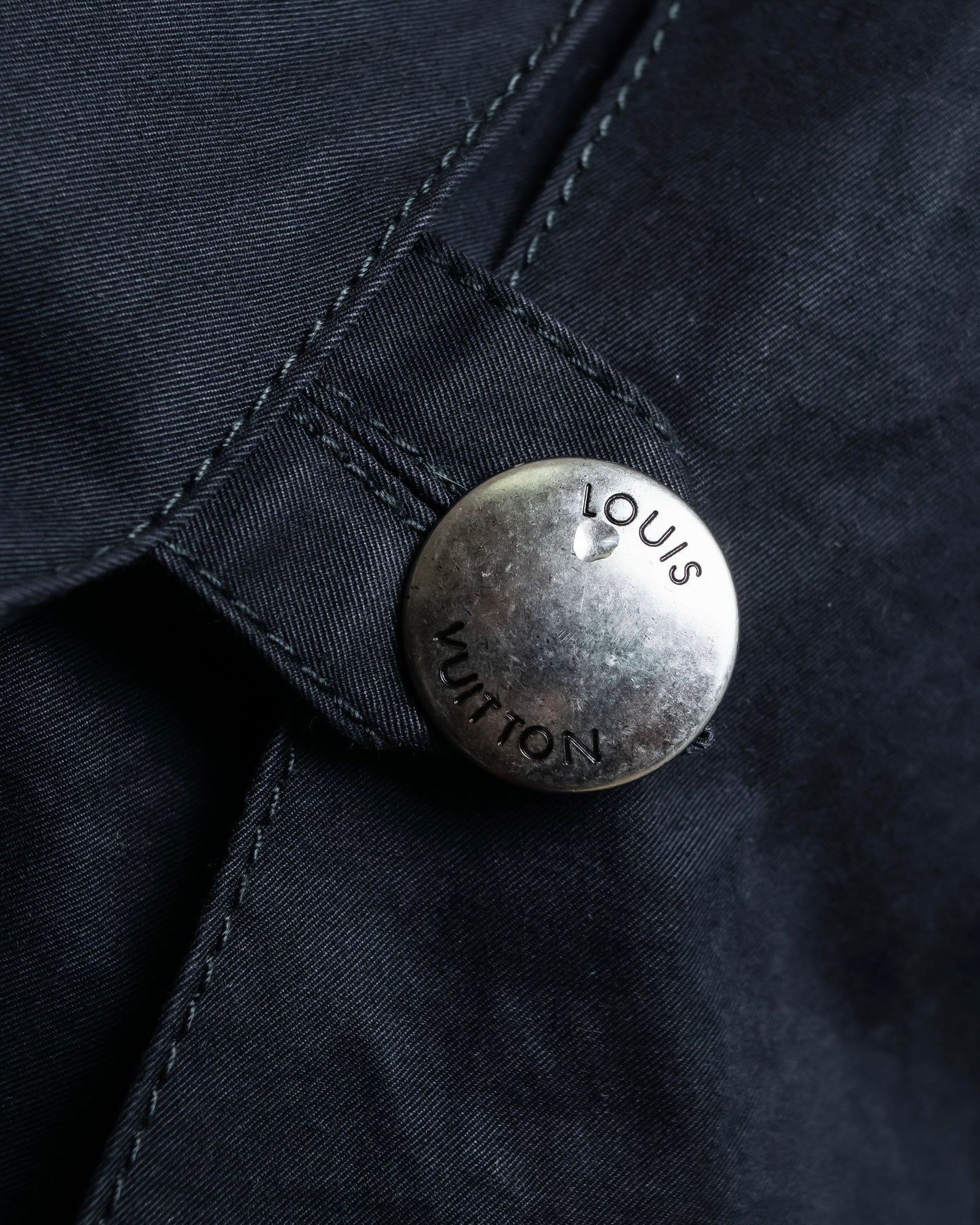 "LOUIS VUITTON" Metal button detailing belted trench coat