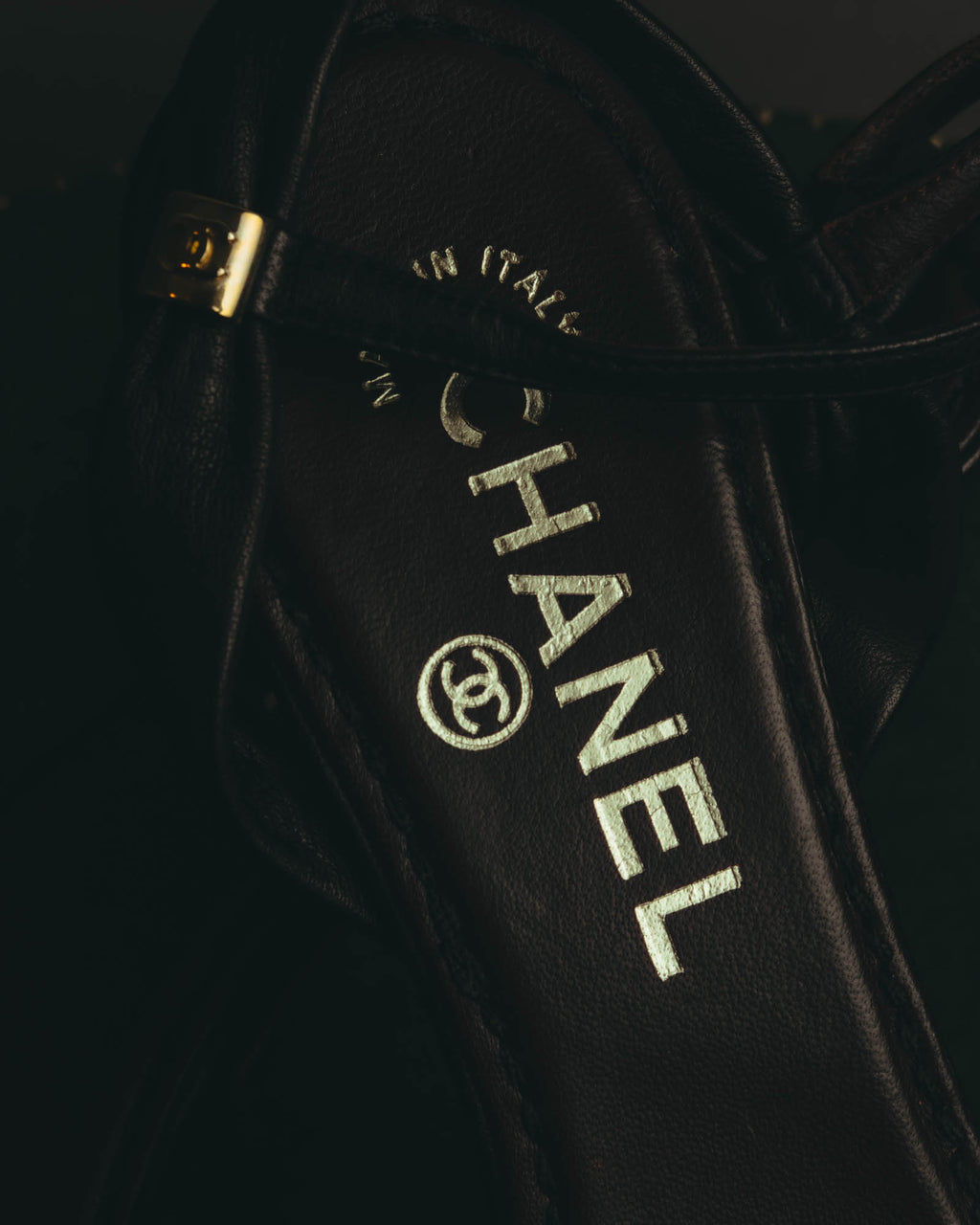 "CHANEL" 90's-00's Bow leather ankle strap sandals