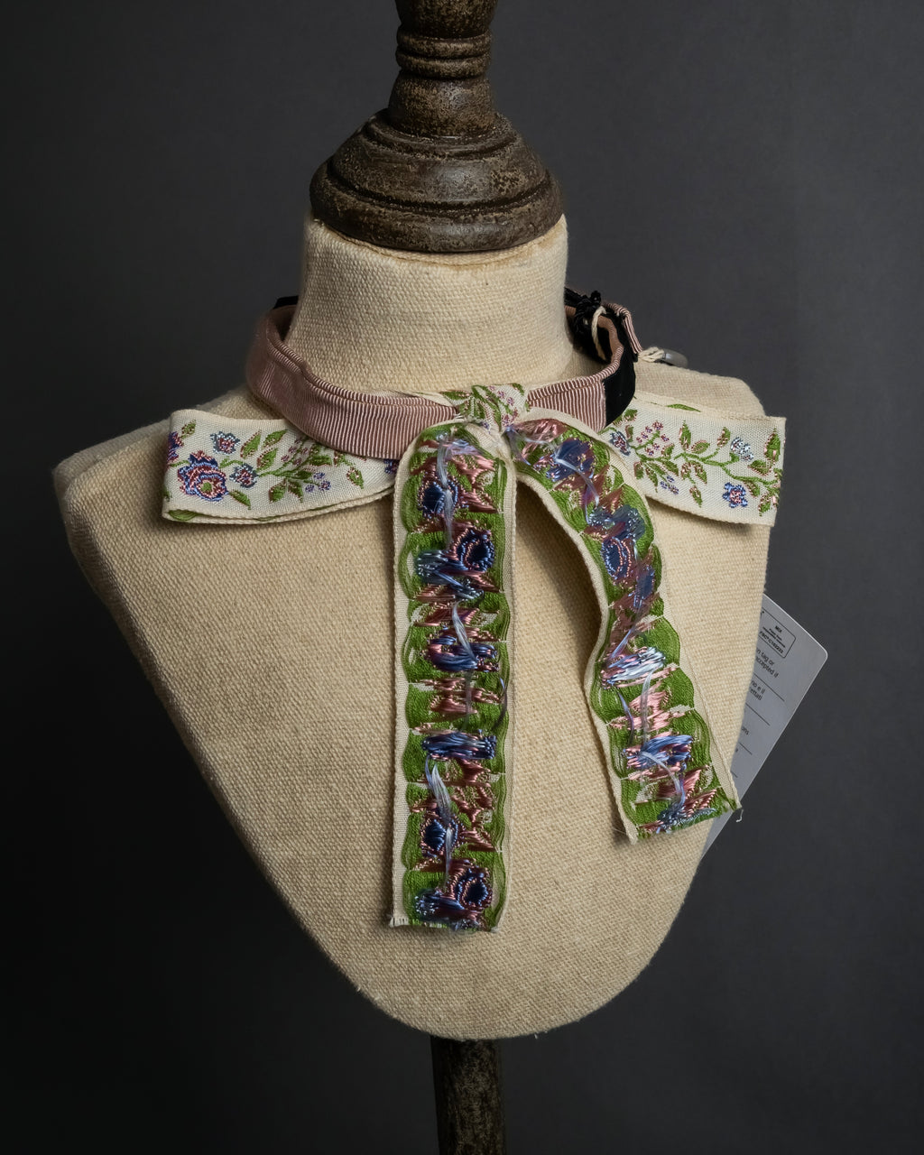 -MOOD Christmas Collections-
"GUCCI" Michele period delicate floral embroidered ribbon tie