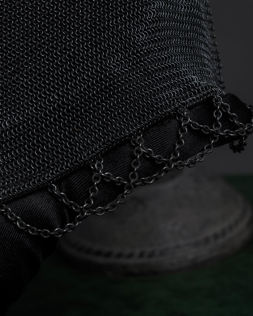 "Vintage metal mesh clasp chain shoulder bag"