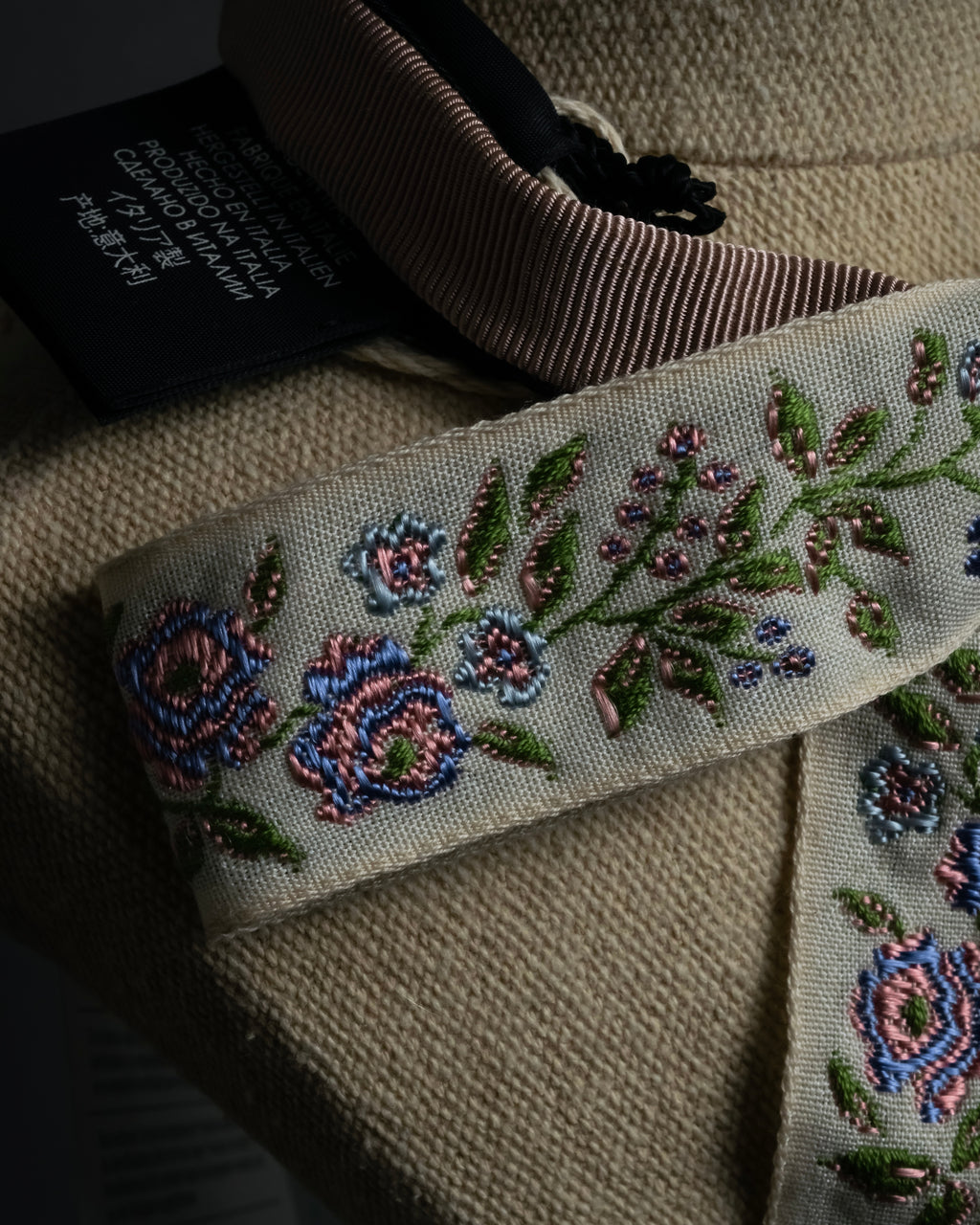 -MOOD Christmas Collections-
"GUCCI" Michele period delicate floral embroidered ribbon tie