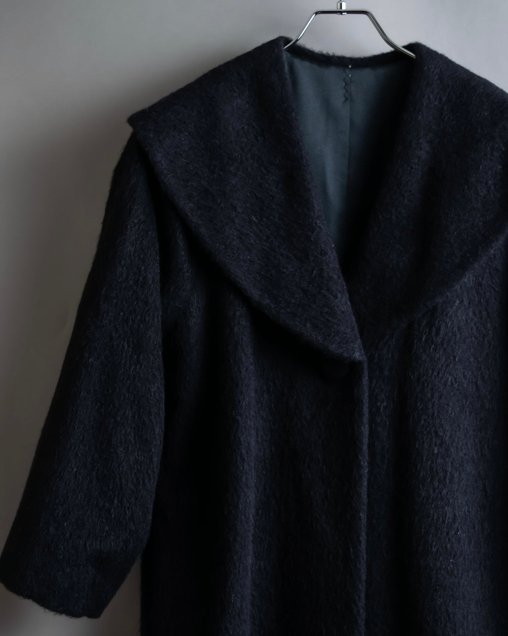 "YVES SAINT LAURENT" Large shawl collar black long coat