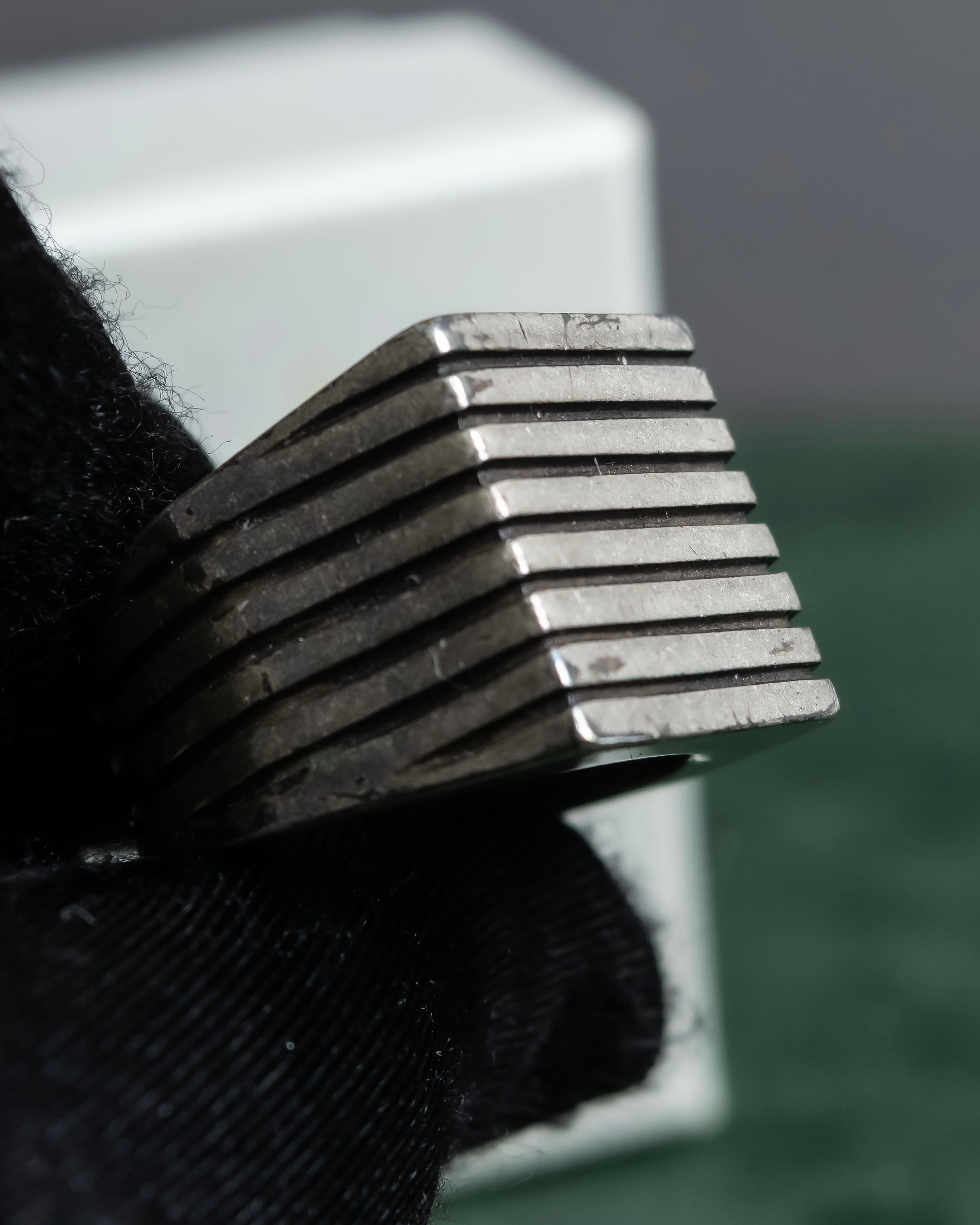 "MAISON MARGIELA" Square-shaped continuous design silver ring