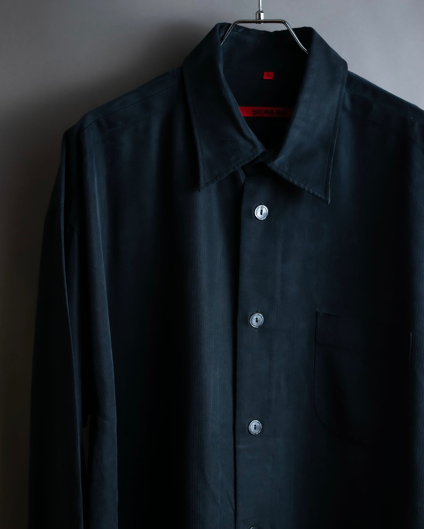 "SIGNUM" Vertical line relaxed fit black shirt