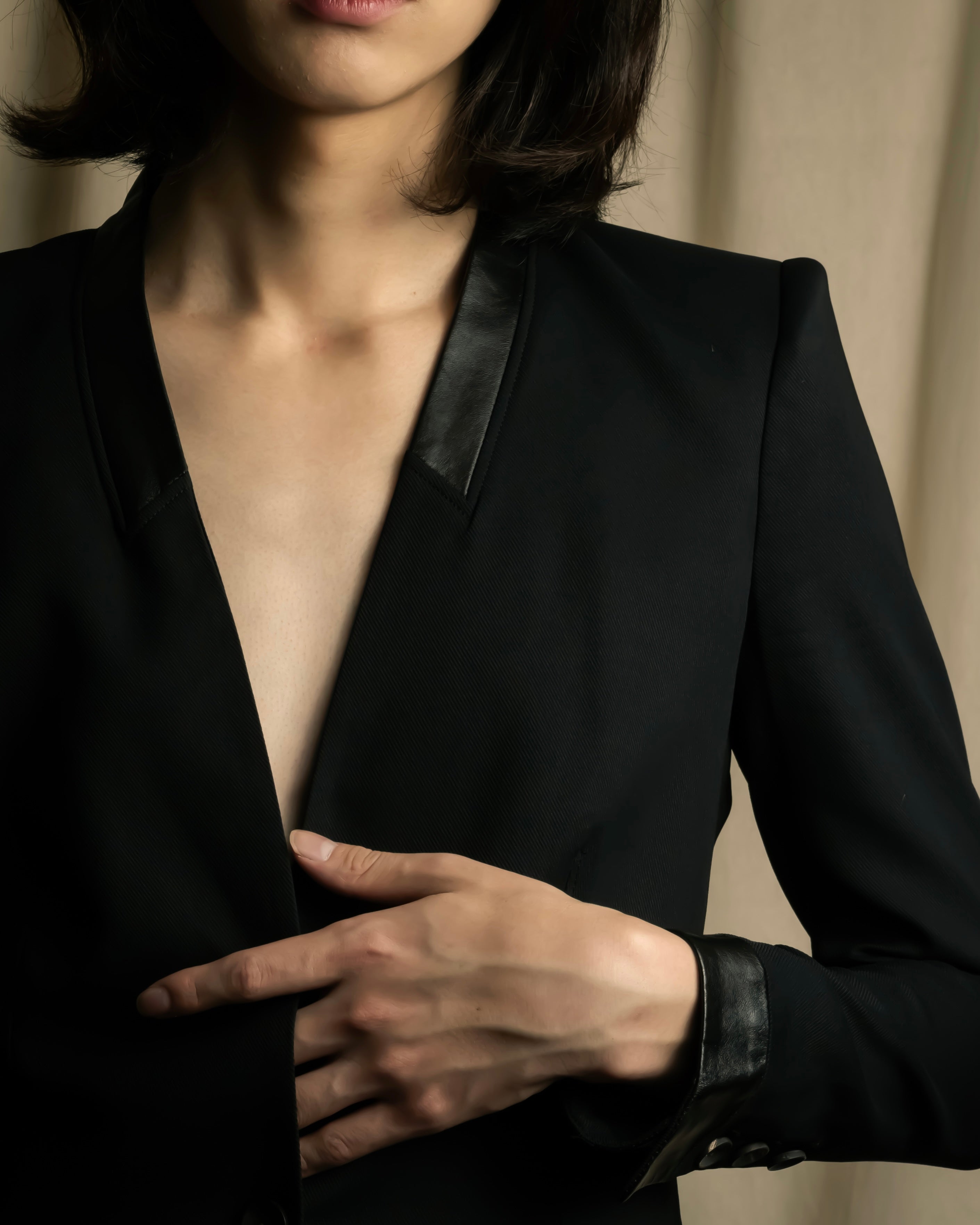 "HELMUT LANG" Leather lapel design, glossy jacket