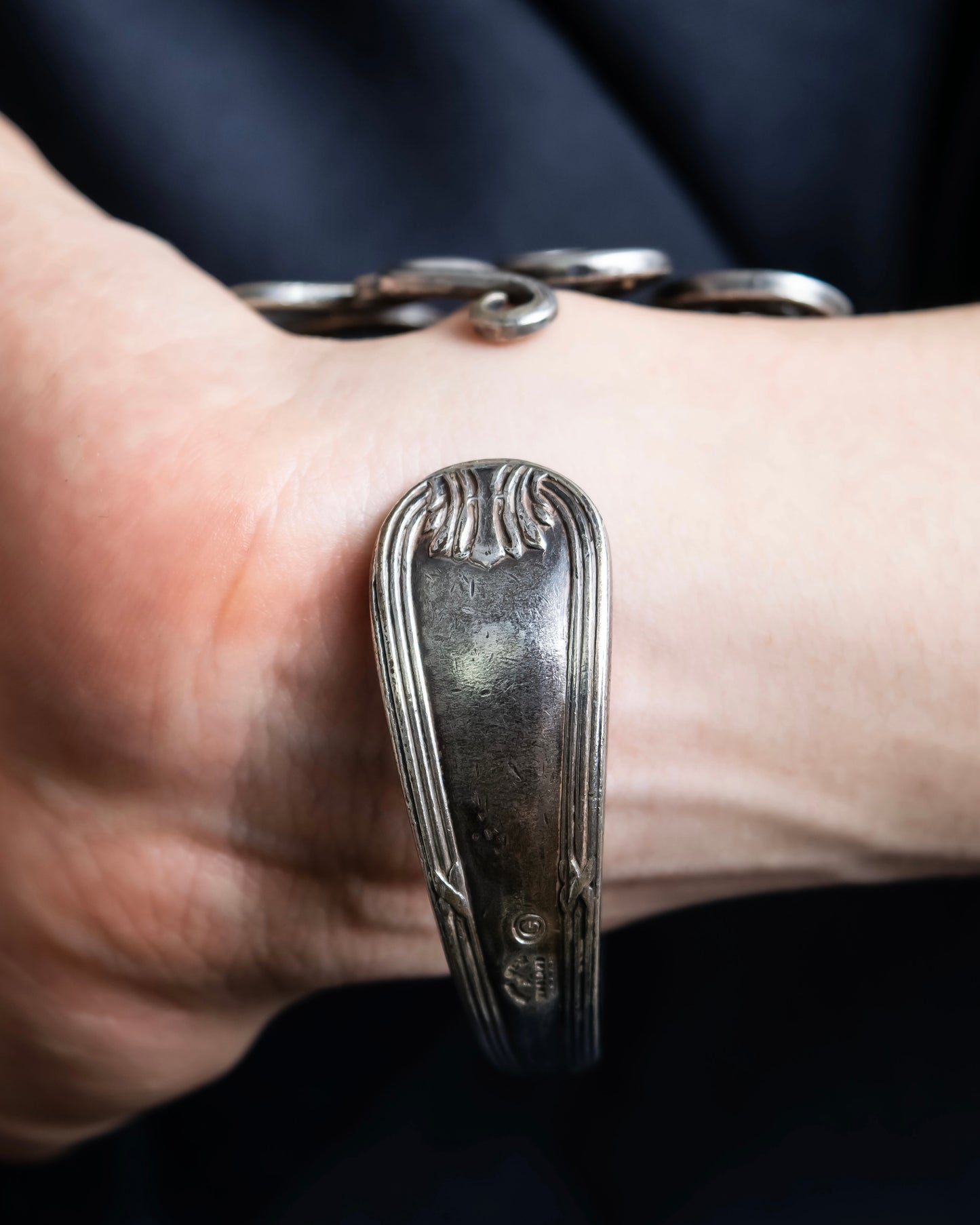 "CASAMOUA" Vintage silver folk motif bangle