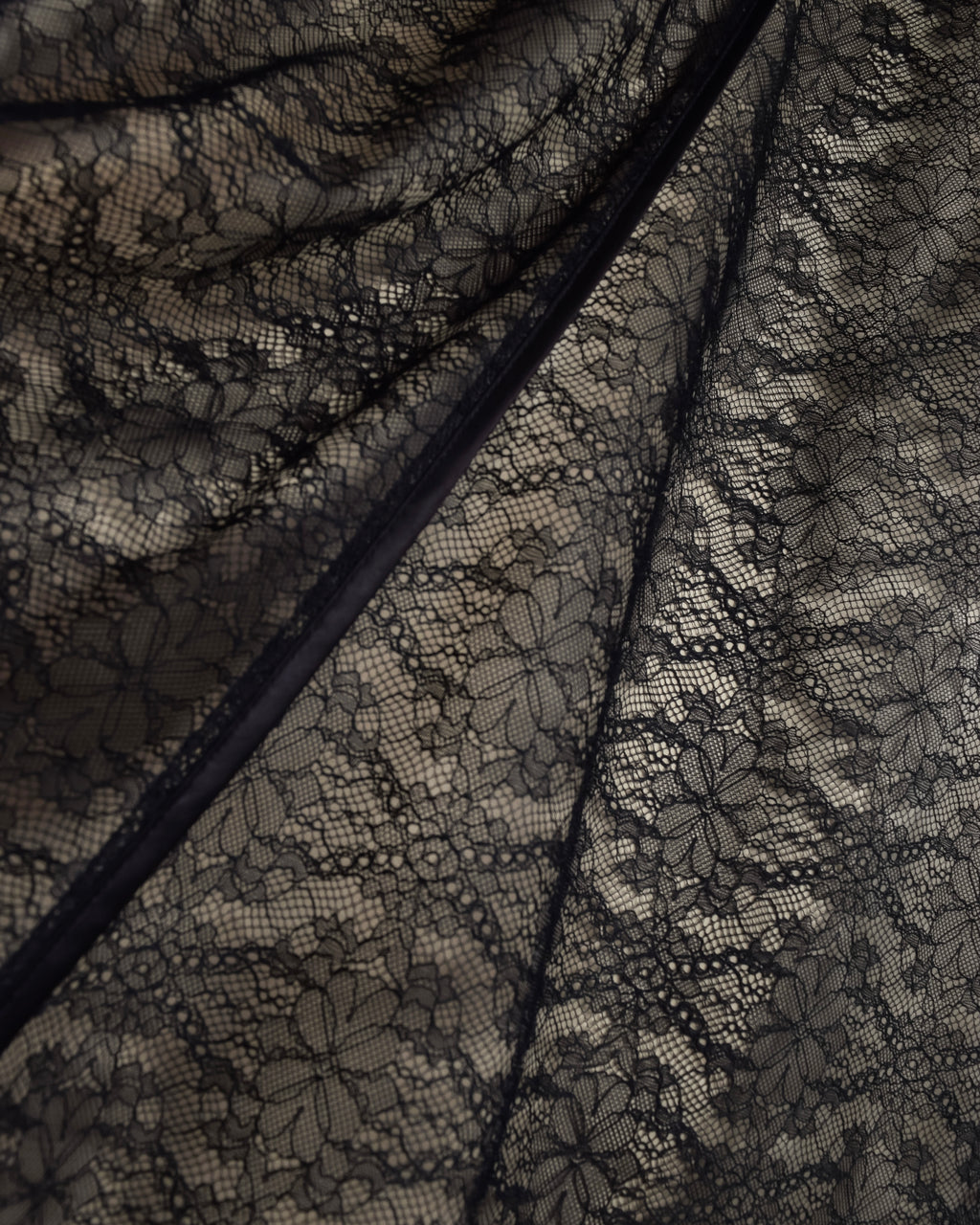 "LANVIN en Bleu" Flowers black lace layered skirt