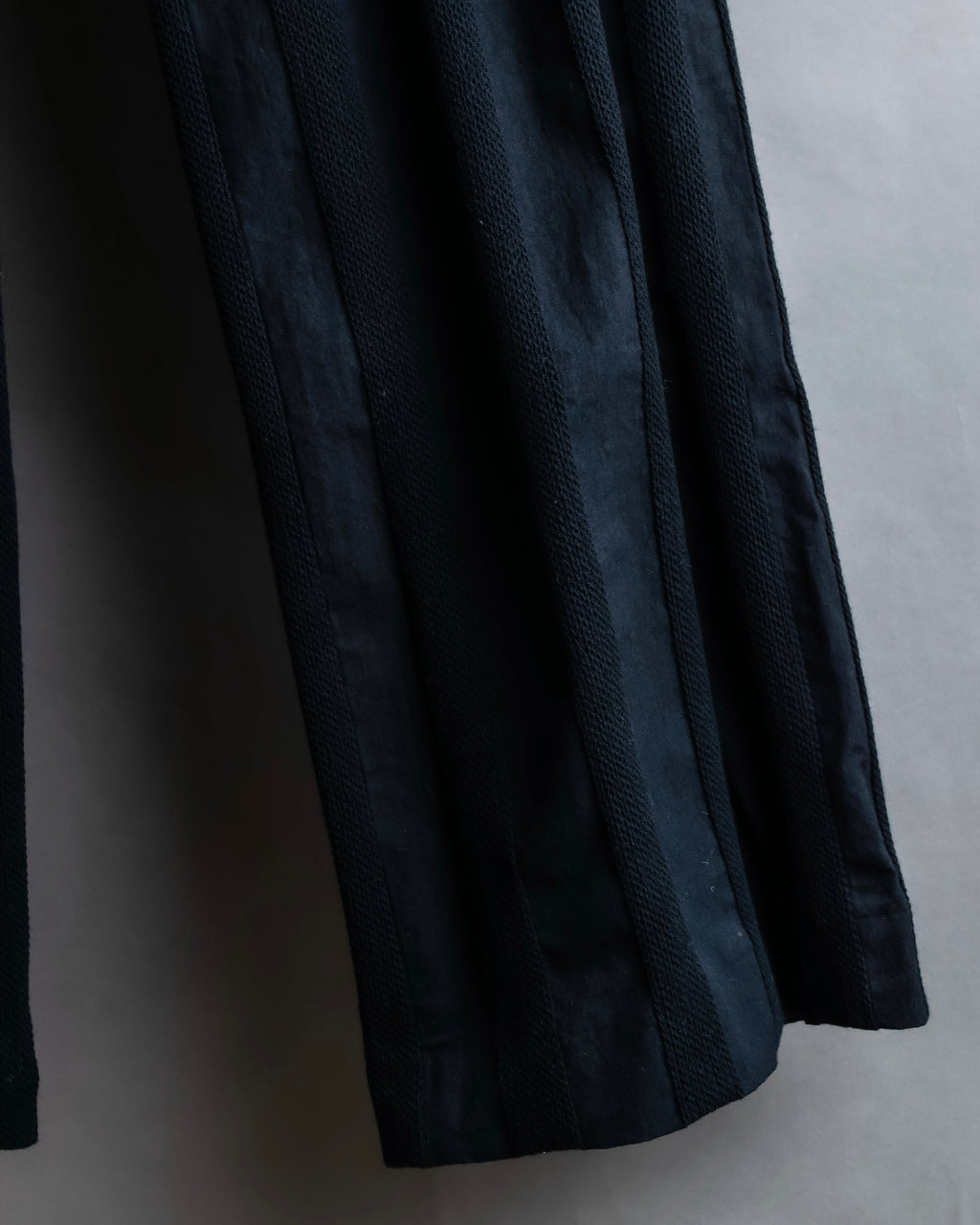 "ISSEY MIYAKE FETE" Fabric change stripe pattern wide slacks