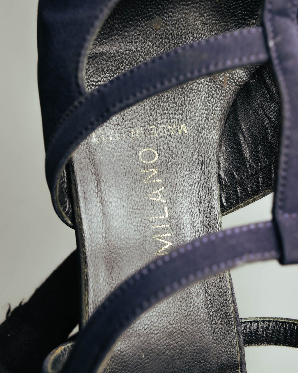 "PRADA" 90's-00's Dark navy t-strap pumps