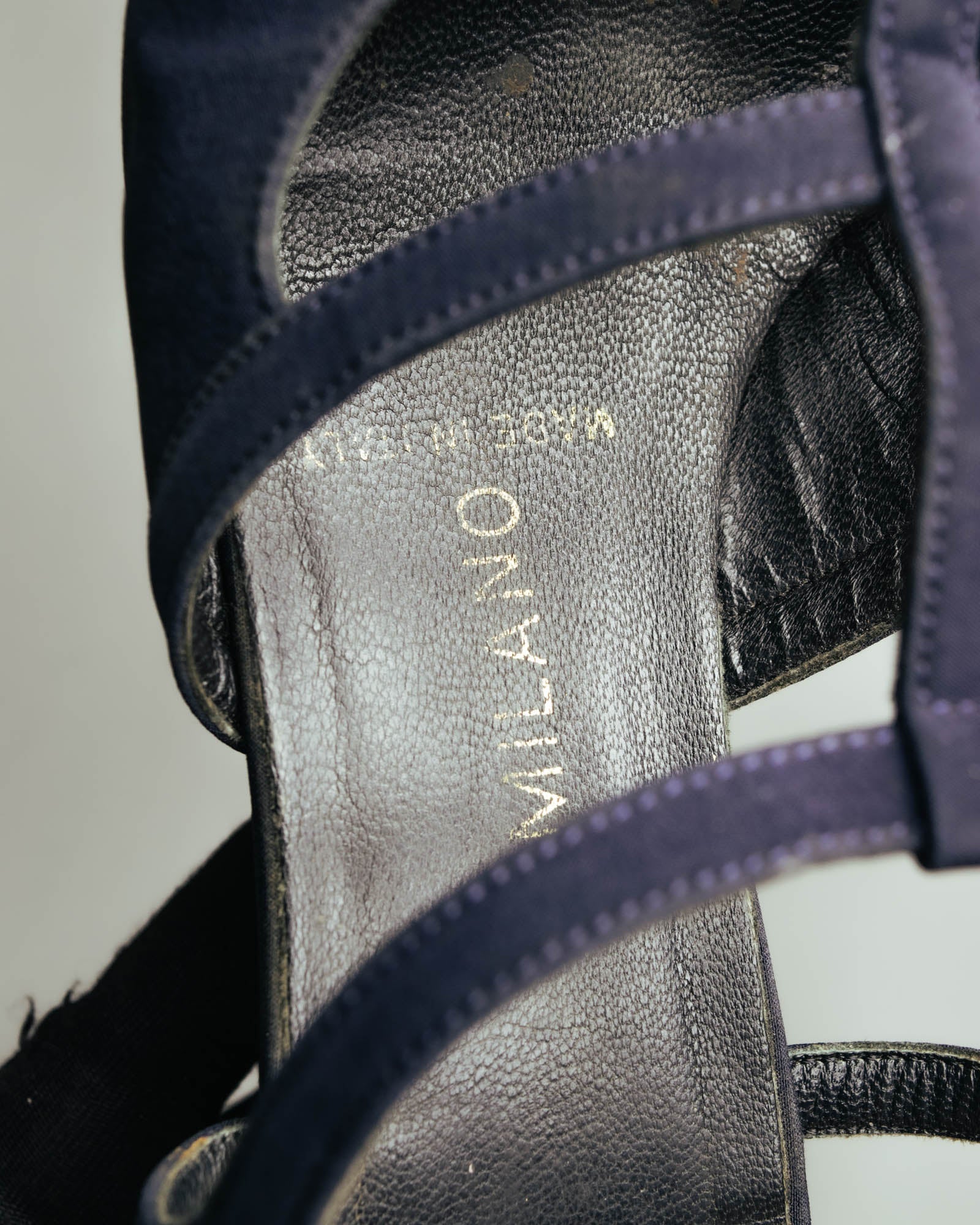 "PRADA" 90's-00's Dark navy t-strap pumps
