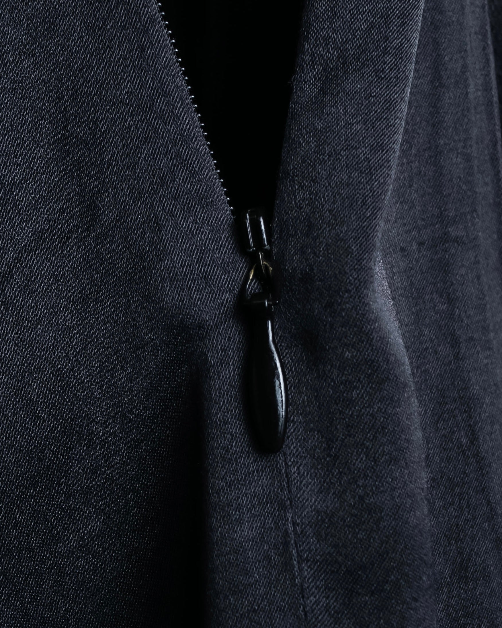 "ISSEY MIYAKE" Ribbon belt design pleats skirt