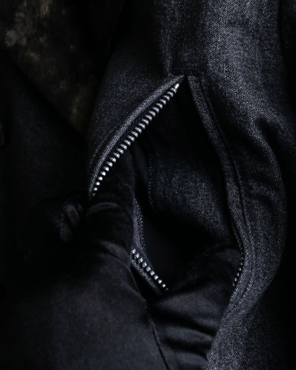 "tricot COMME des GARCONS" 
Double-breasted reversible fur tailored coat