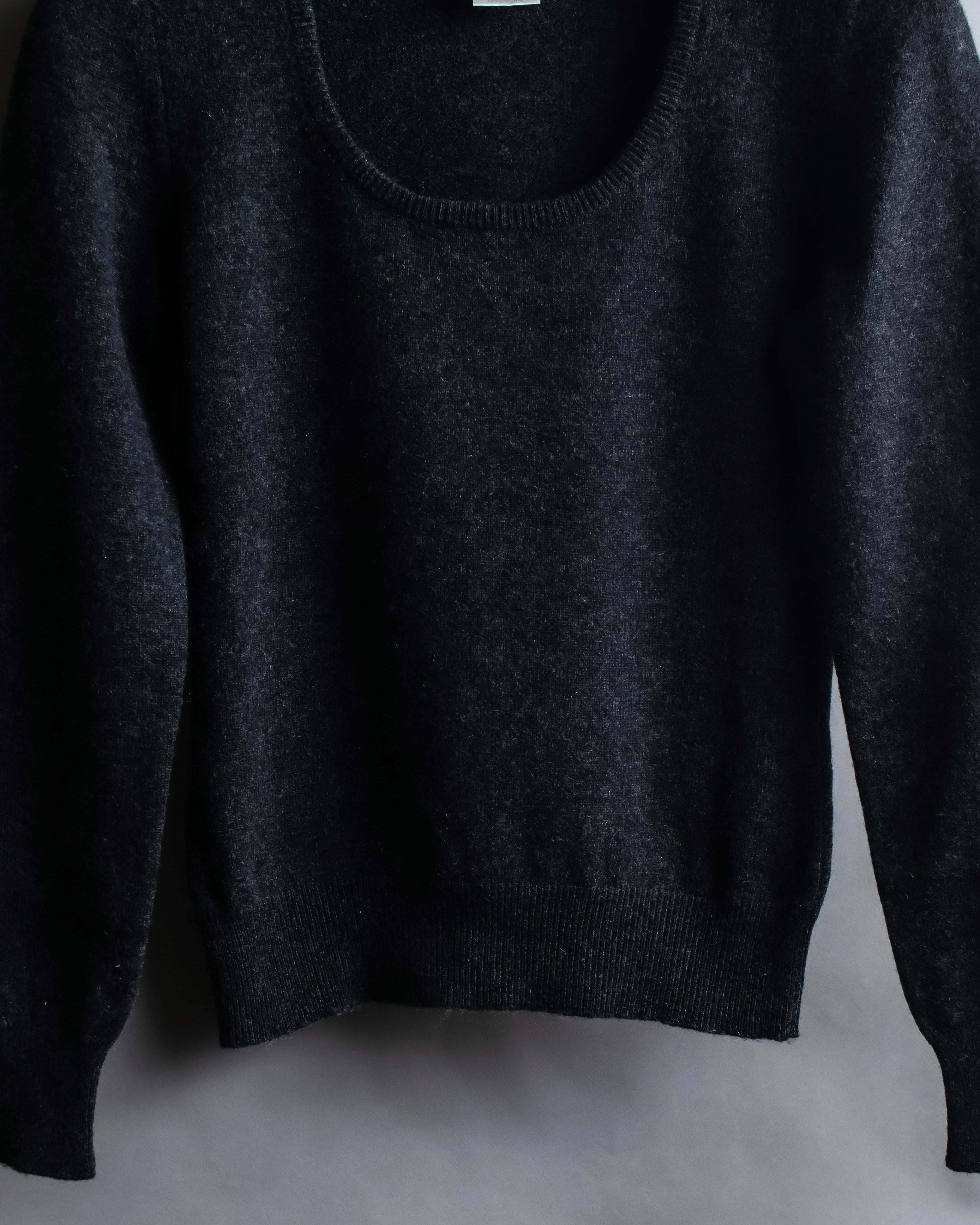 "CELINE" Beautiful U-neck design cashmere knit pullover