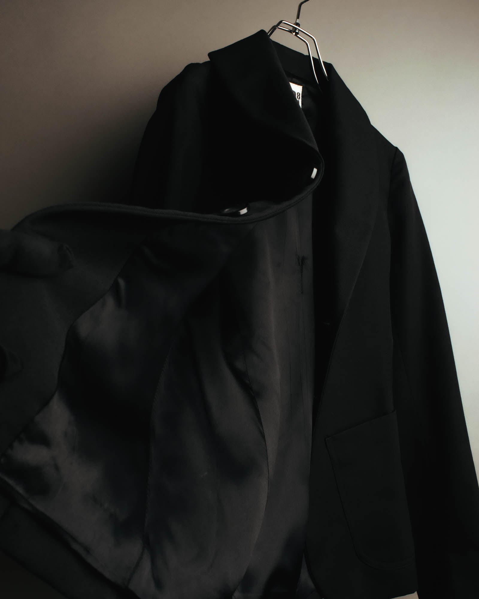 "GR 816" 90's Minimal black tailored blazer