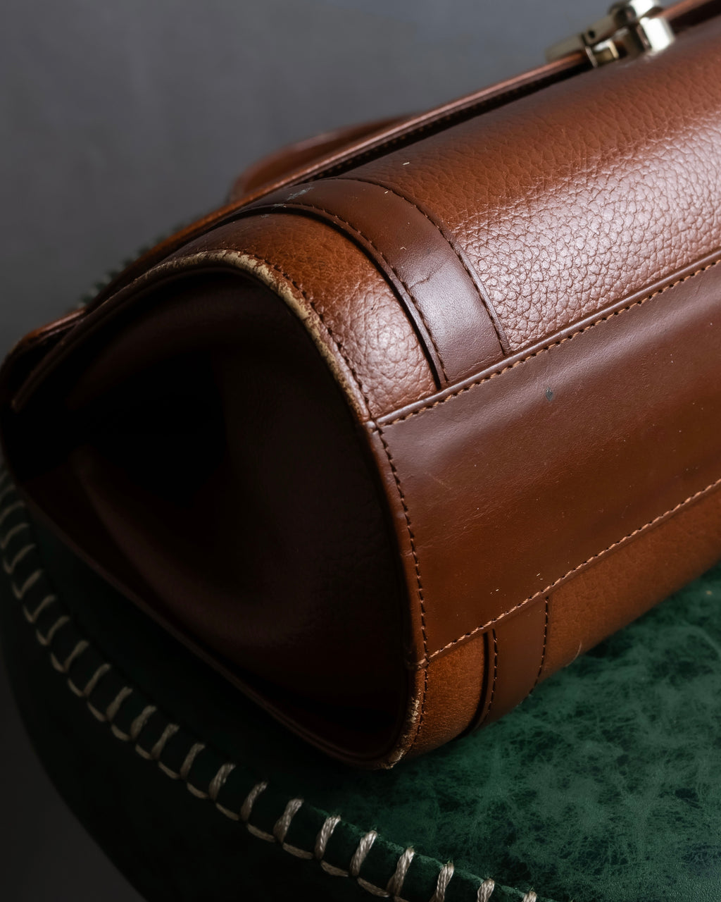 "BURBERRYS" Horizontally shaped brown leather one-handle bag