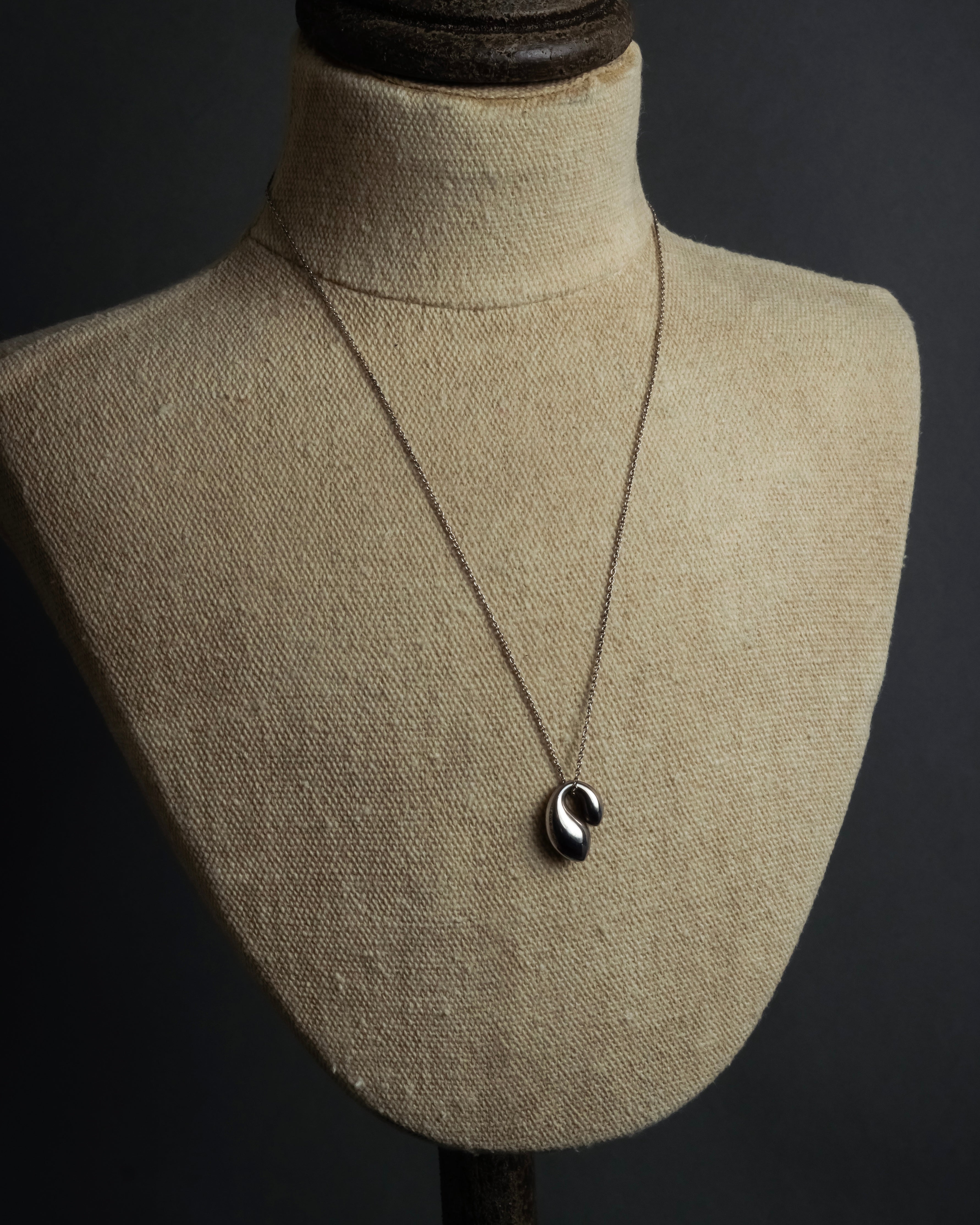 "Tiffany&Co" Elsa Peretti double teardrop motif pendant