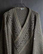 "Vintage geometric pattern V-neck knit"