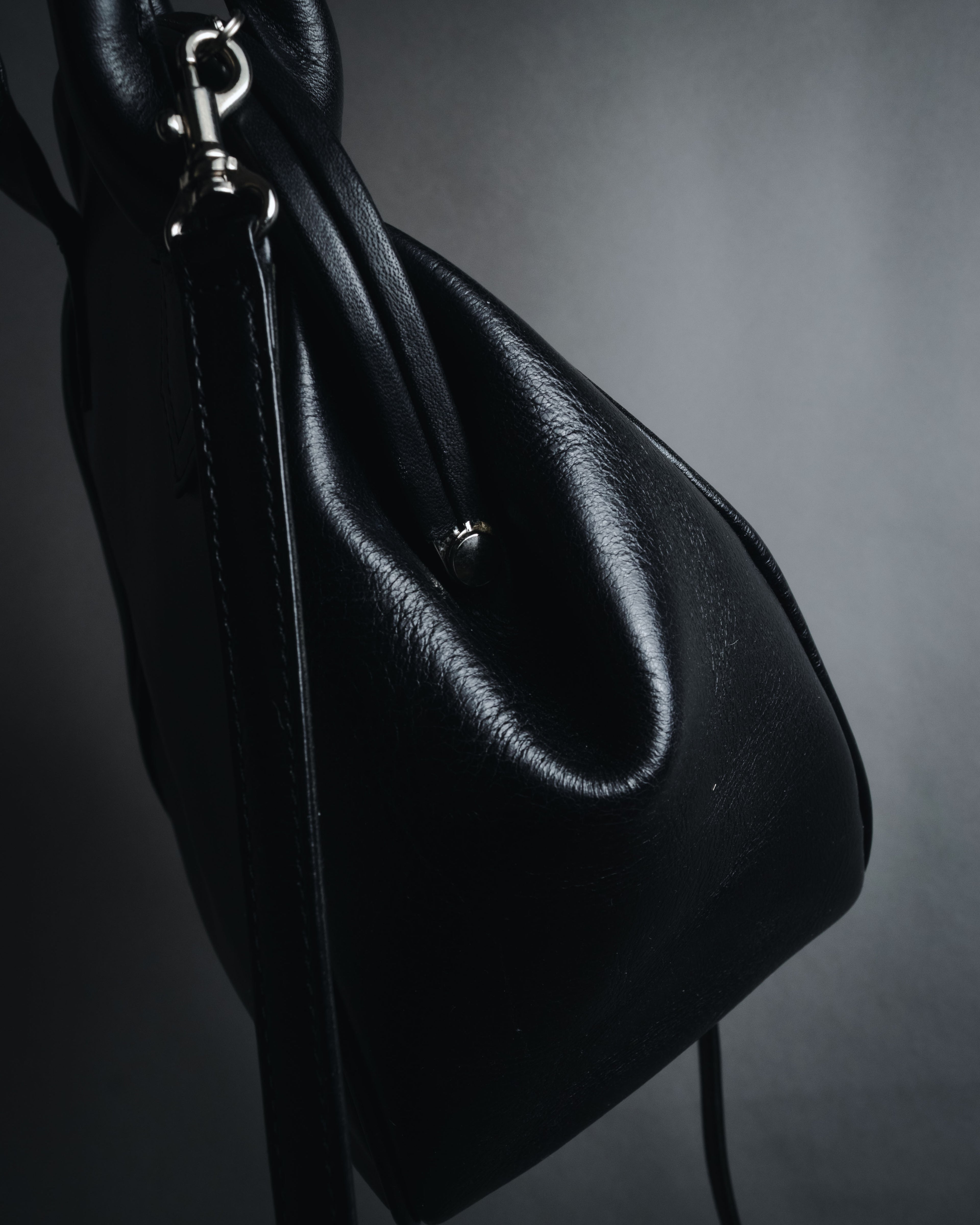 "Y’s" 22AW sculptural kiss-lock leather bag