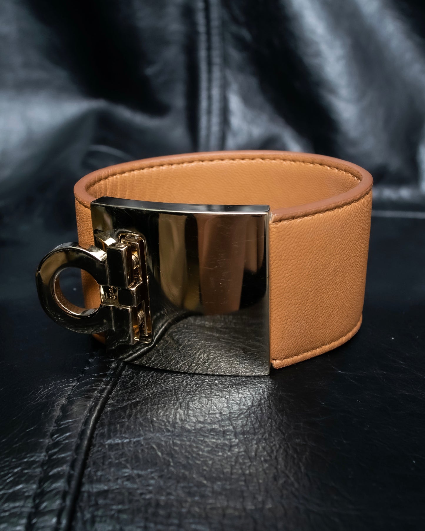 "Ferragamo" Gancini motif leather bangle