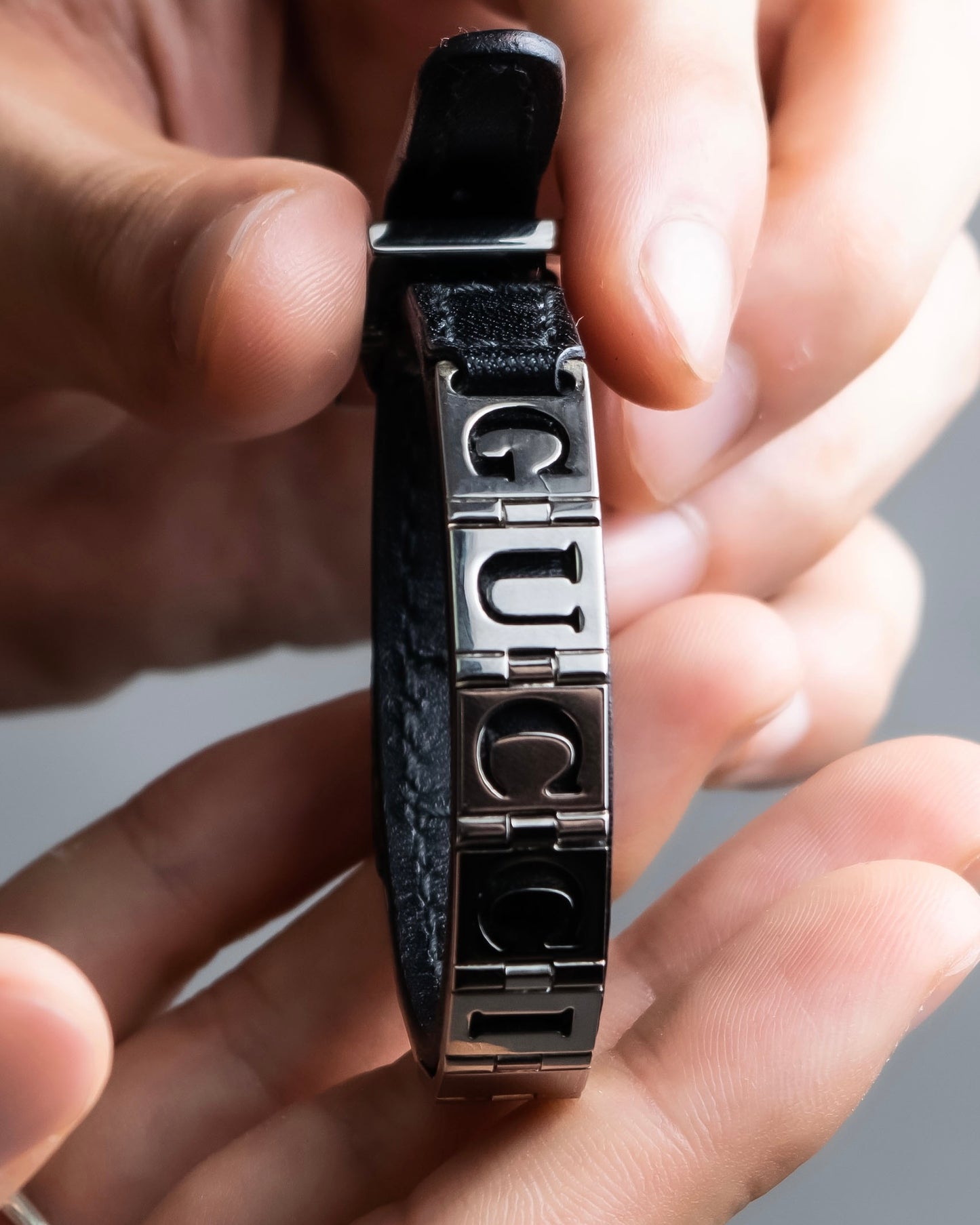 "GUCCI" Logo cat engraved leather bracelet