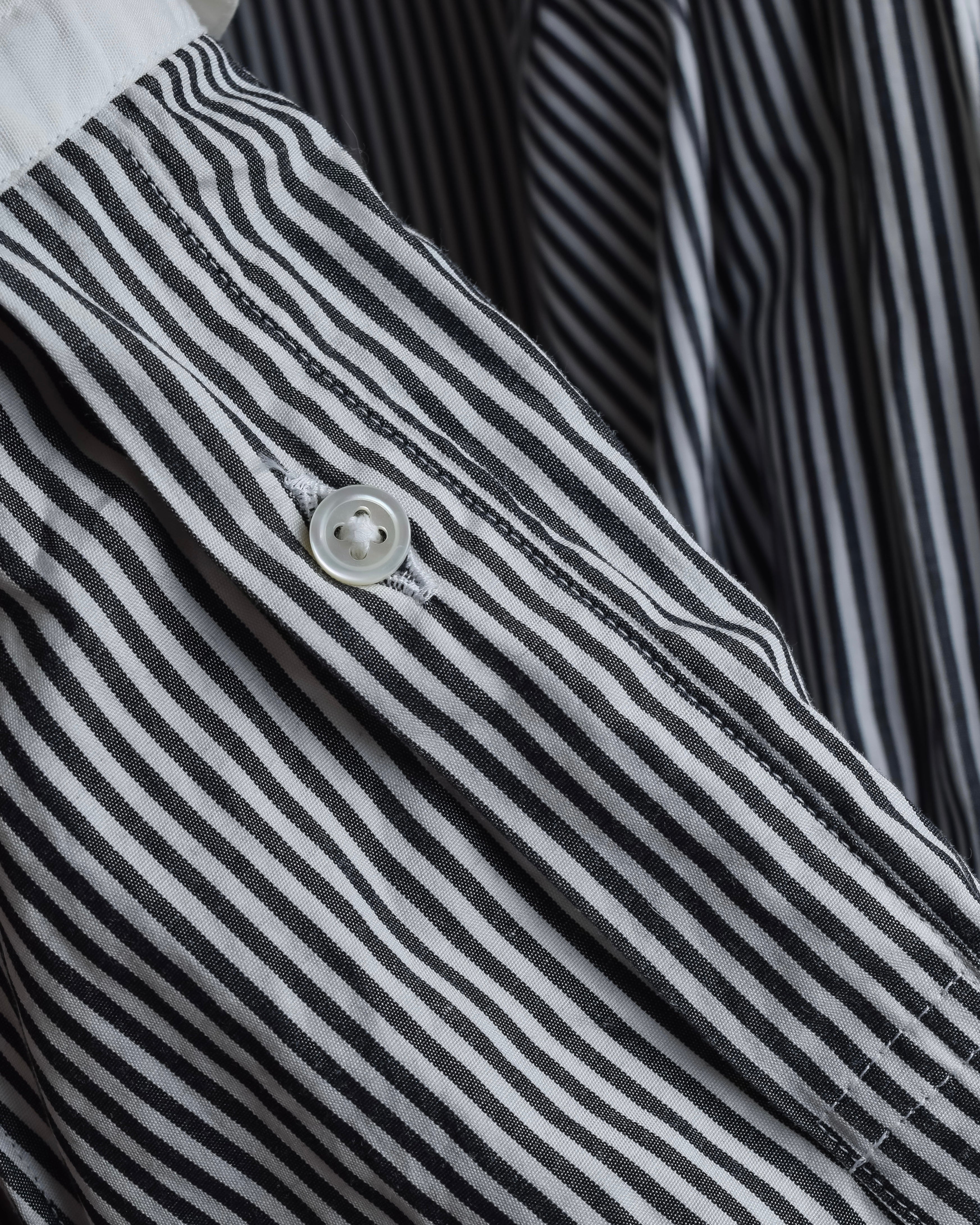"BURBERRY" Pinstripe cleric design shirt