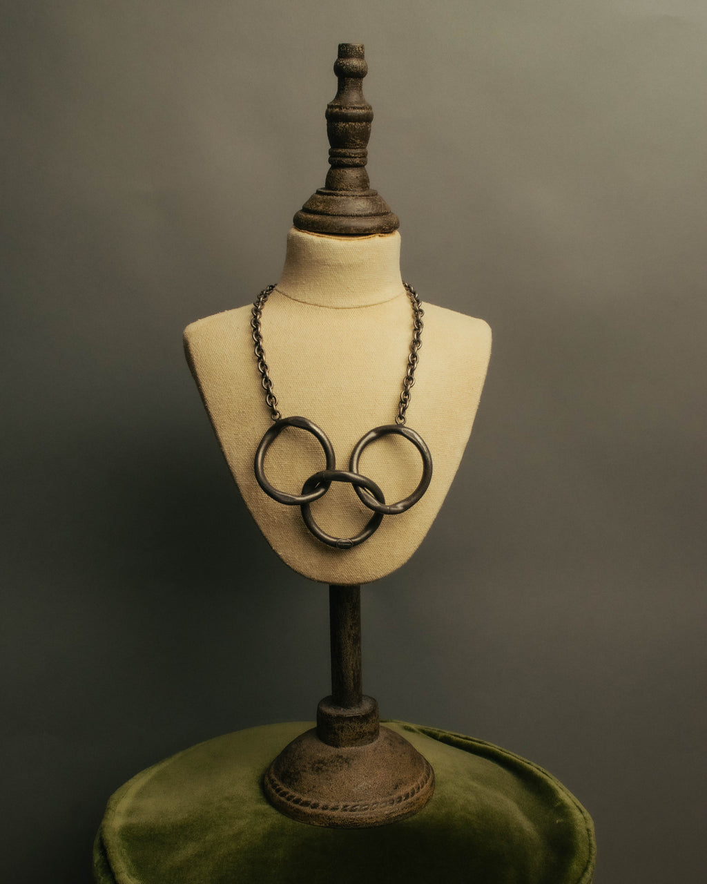 -SPECIAL- “Jean Paul Gaultier” 90’s-00’s sculptural metal ring necklace