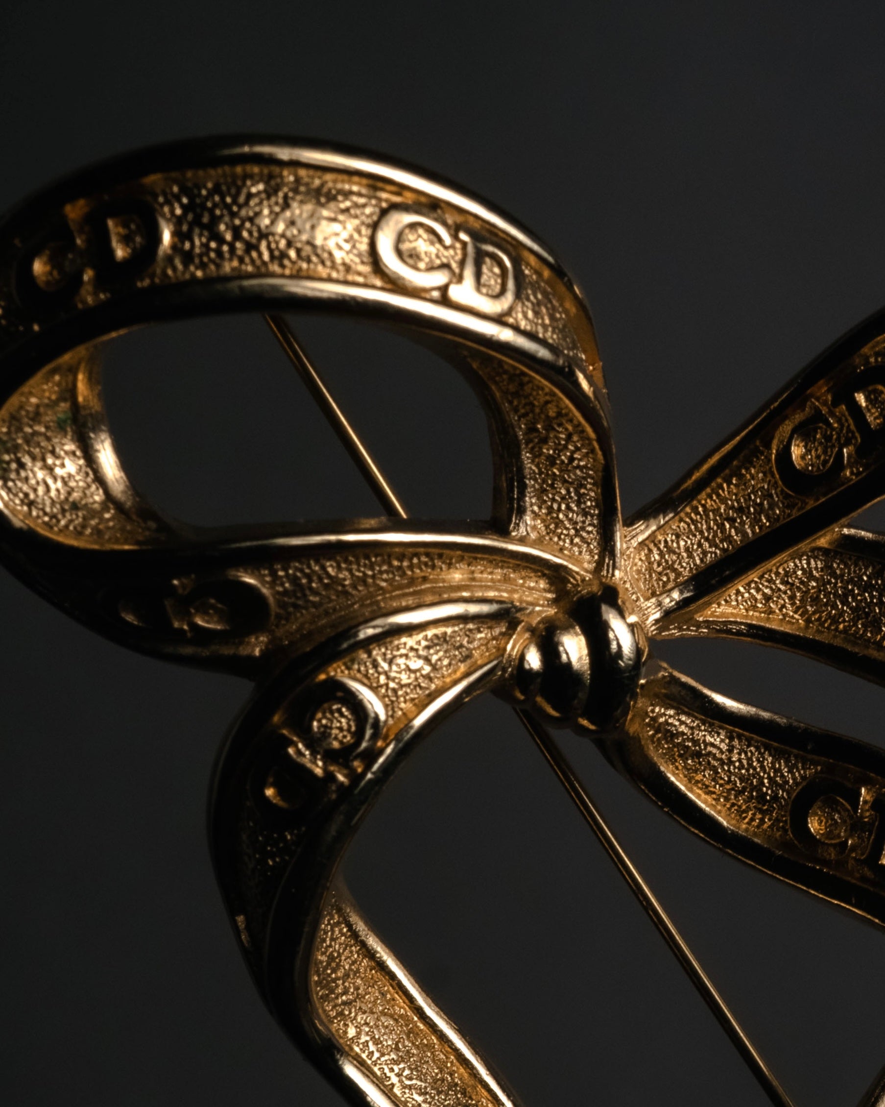 “Christian Dior“ 80’s-90’s CD-embossed ribbon brooch