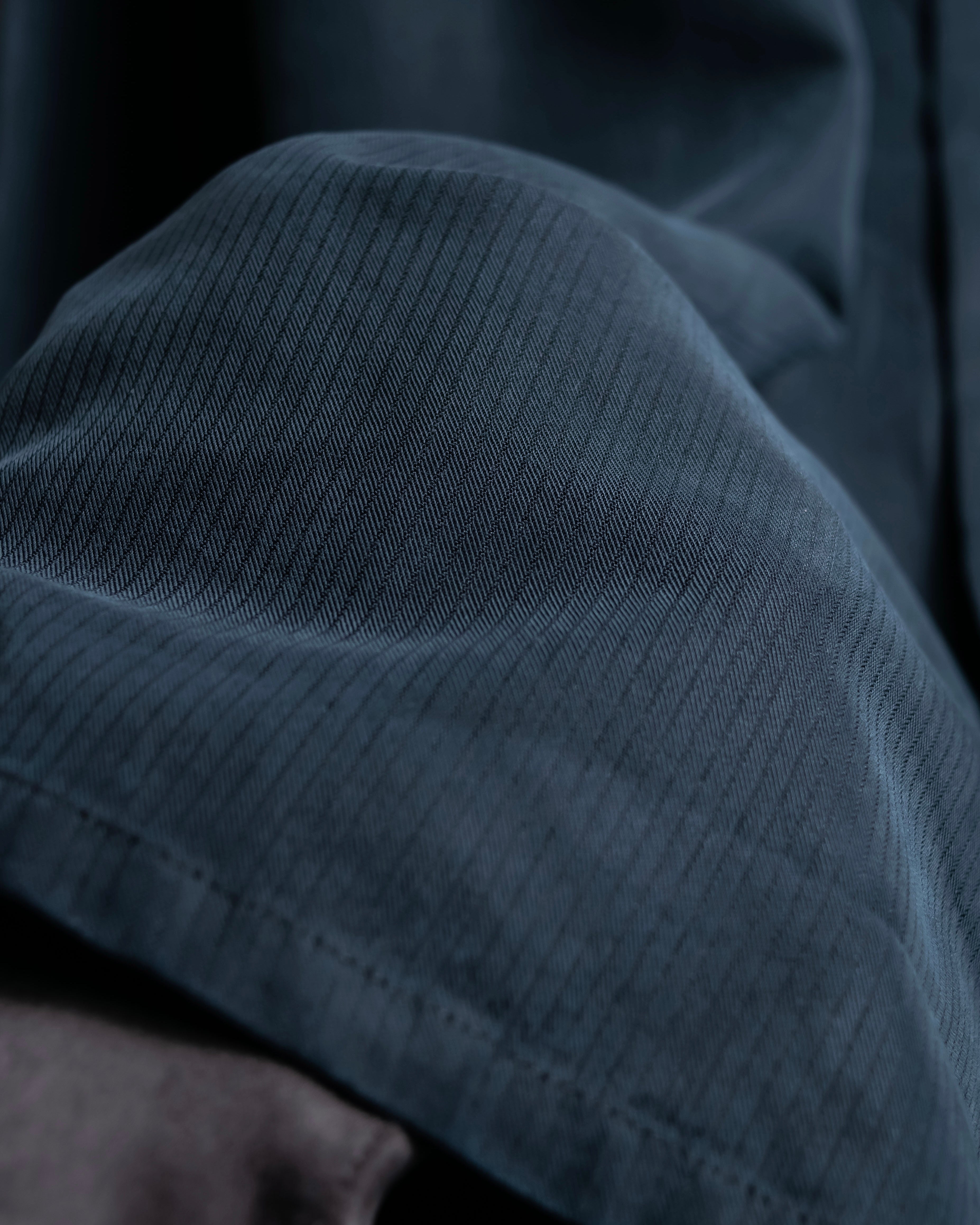 "SIGNUM" Vertical line relaxed fit black shirt