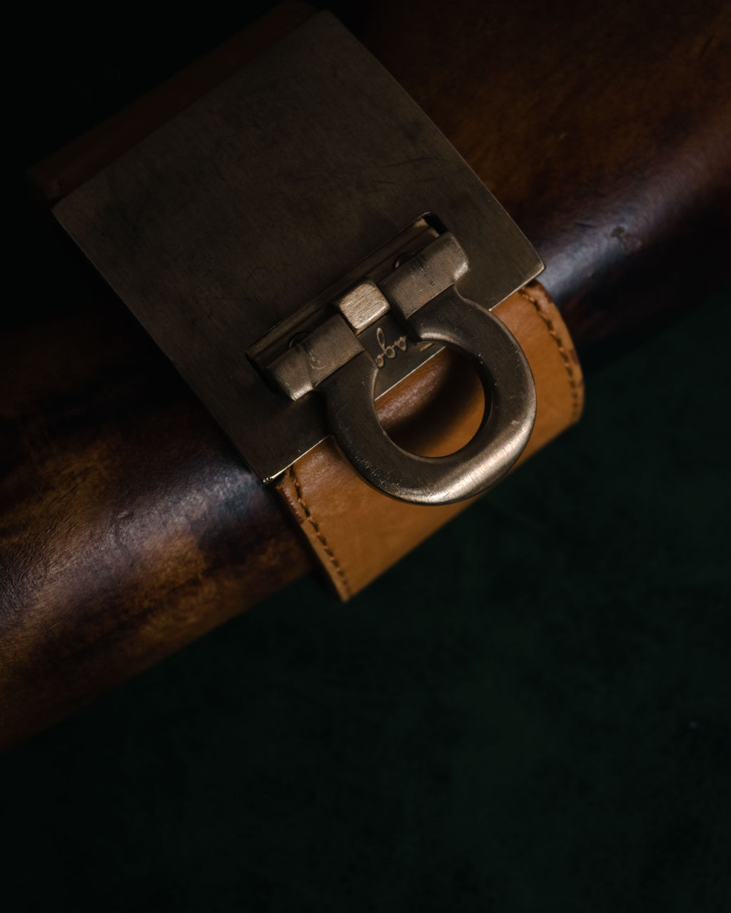 "Salvatore Ferragamo" 95’s-05’s Gancini clasp vacchetta leather bracelet