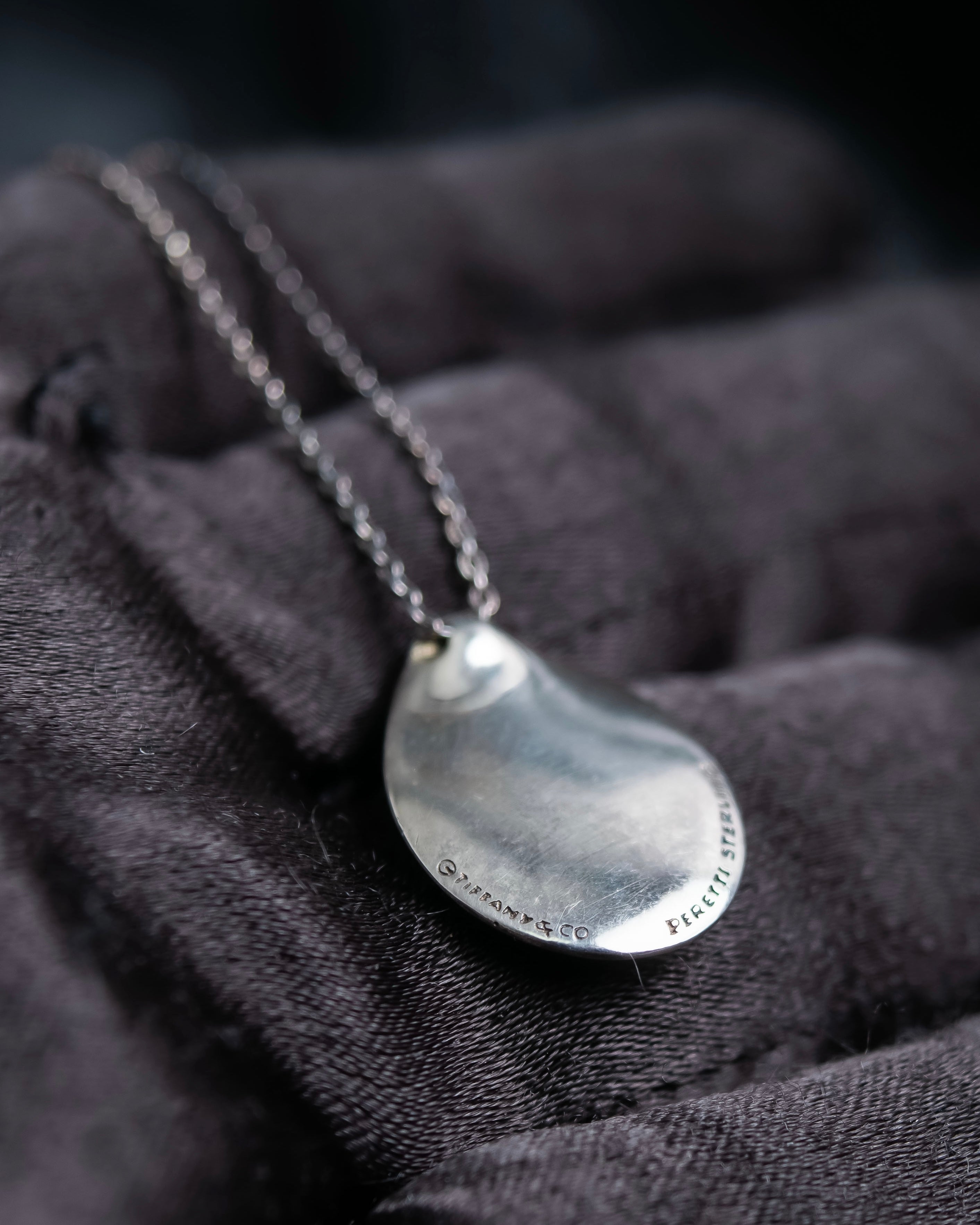 "Tiffany&Co Elsa Peretti madonna necklace