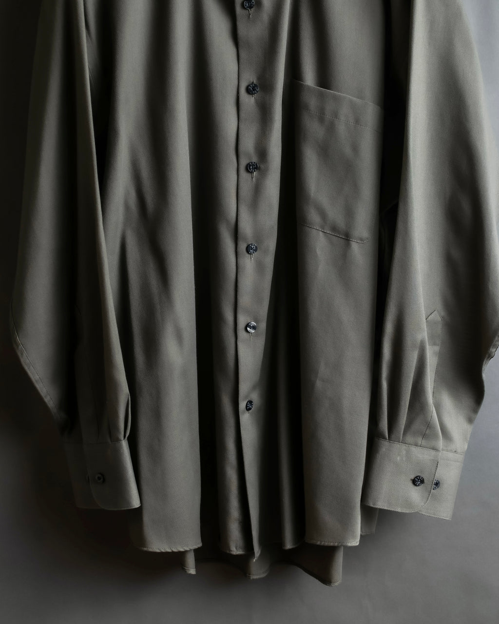 "YVES SAINT LAURENT for men"
Grayish khaki color oversized shirt