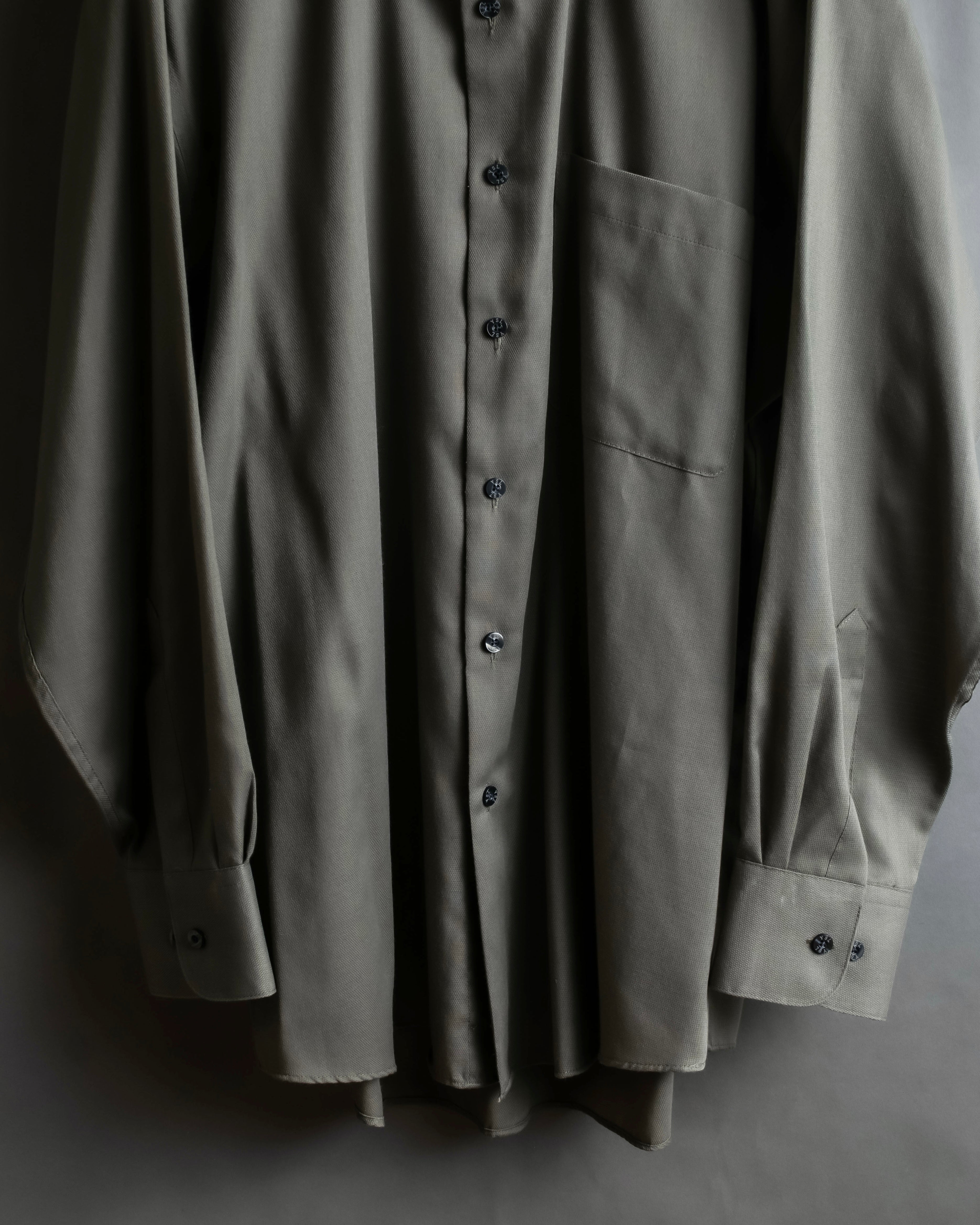 "YVES SAINT LAURENT for men"
Grayish khaki color oversized shirt