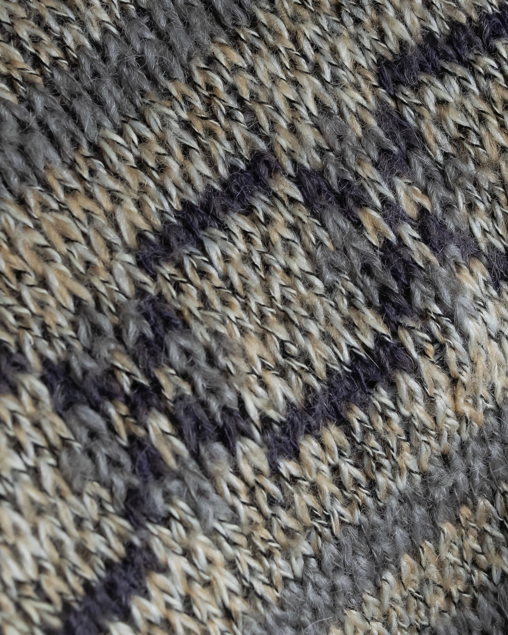 "Vintage geometric pattern V-neck knit"