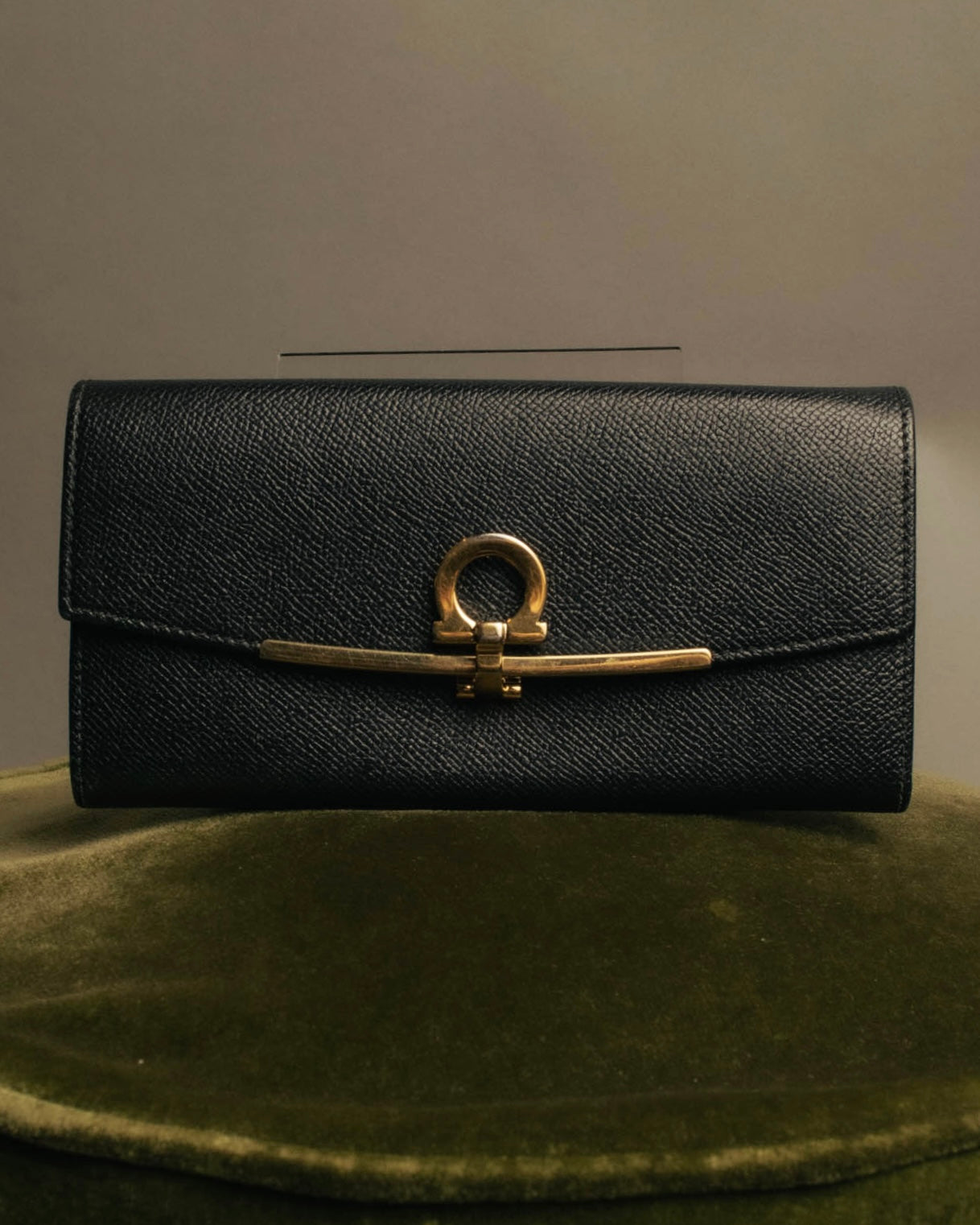 “Salvatore Ferragamo” Vintage gancini continental wallet