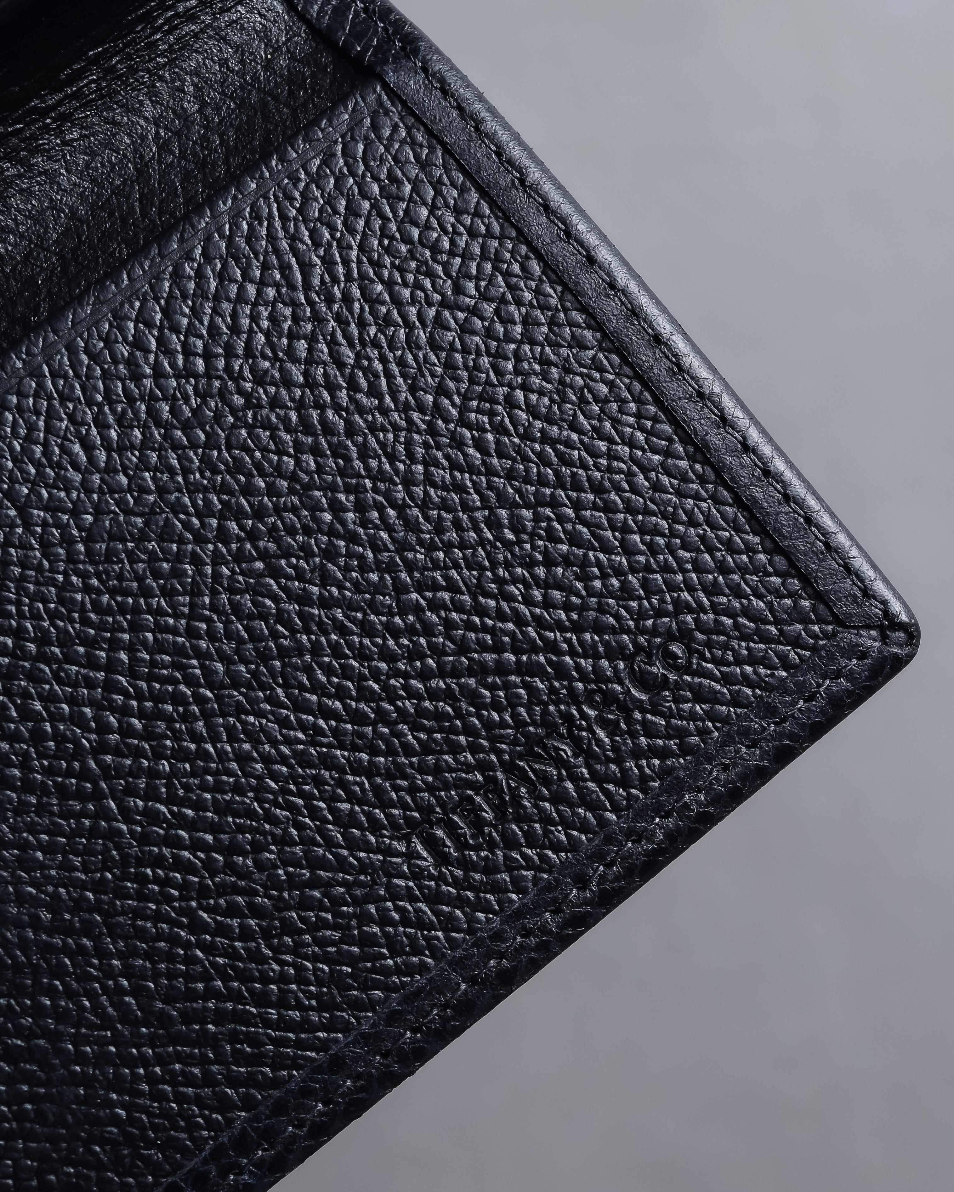 "Tiffany&Co" Logo engraved grained leather card holder