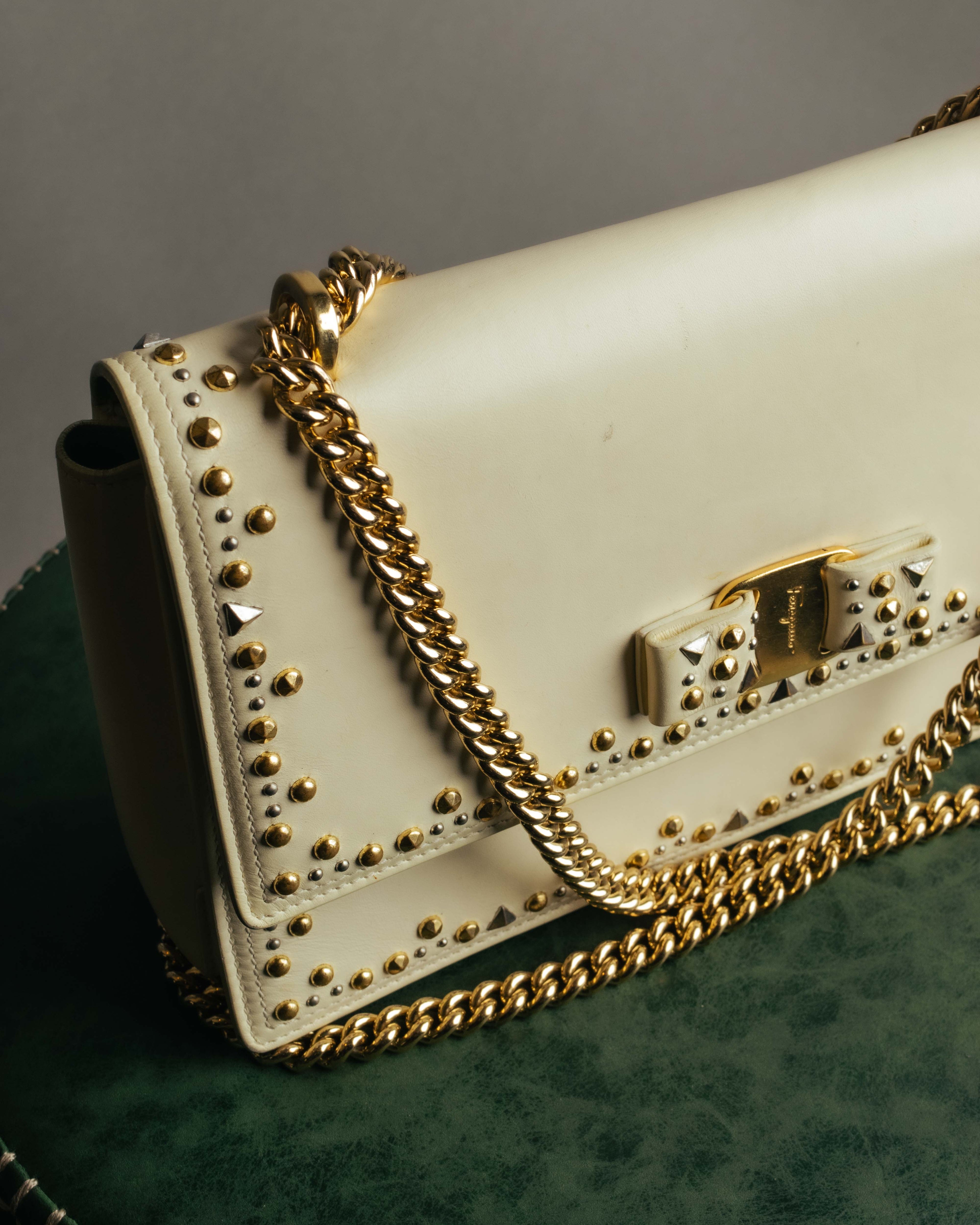 -SPECIAL- “Salvatore Ferragamo” 2015-2017 Vara studded chain shoulder bag