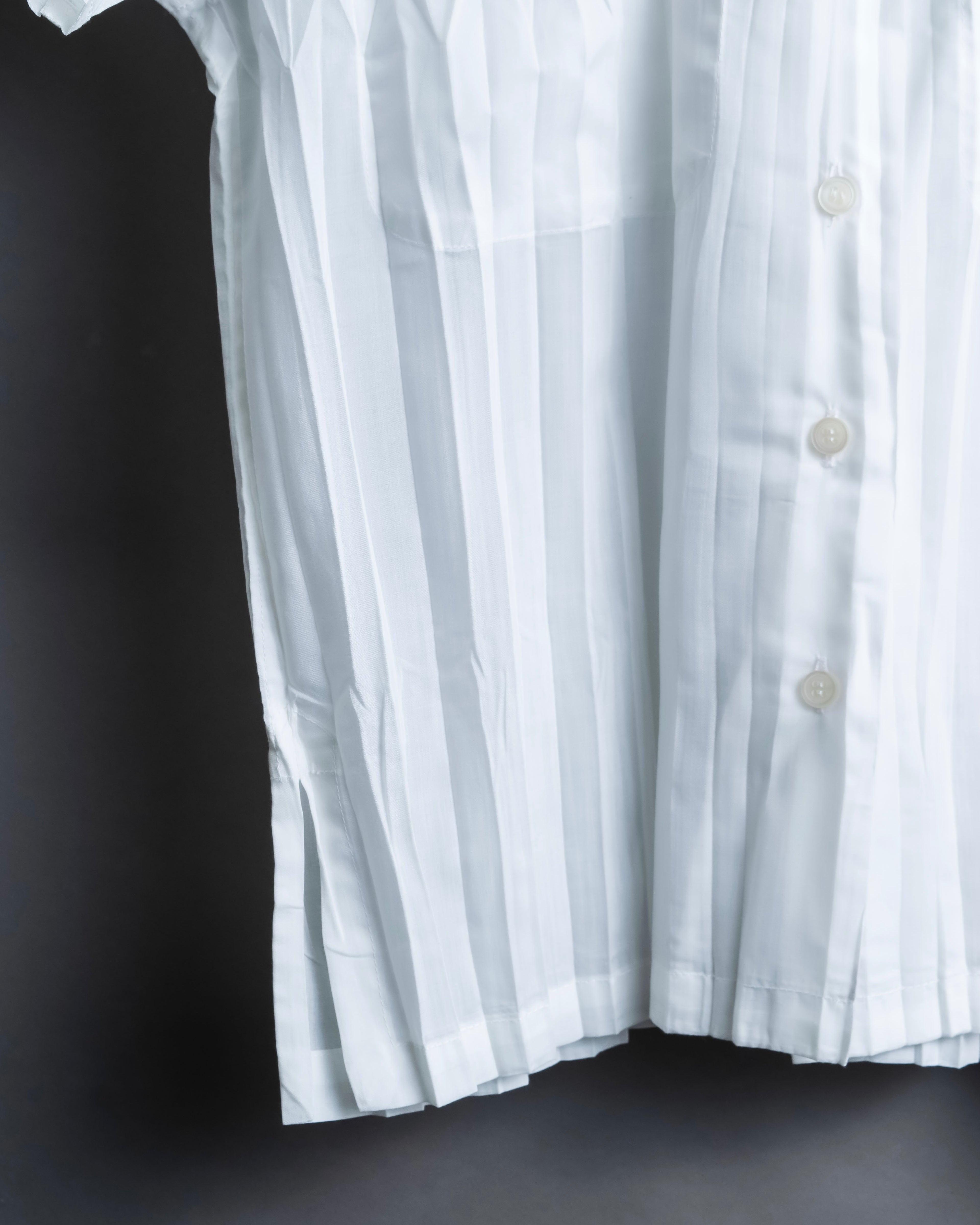 "ISSEY MIYAKE" Pleated short sleeve shirt