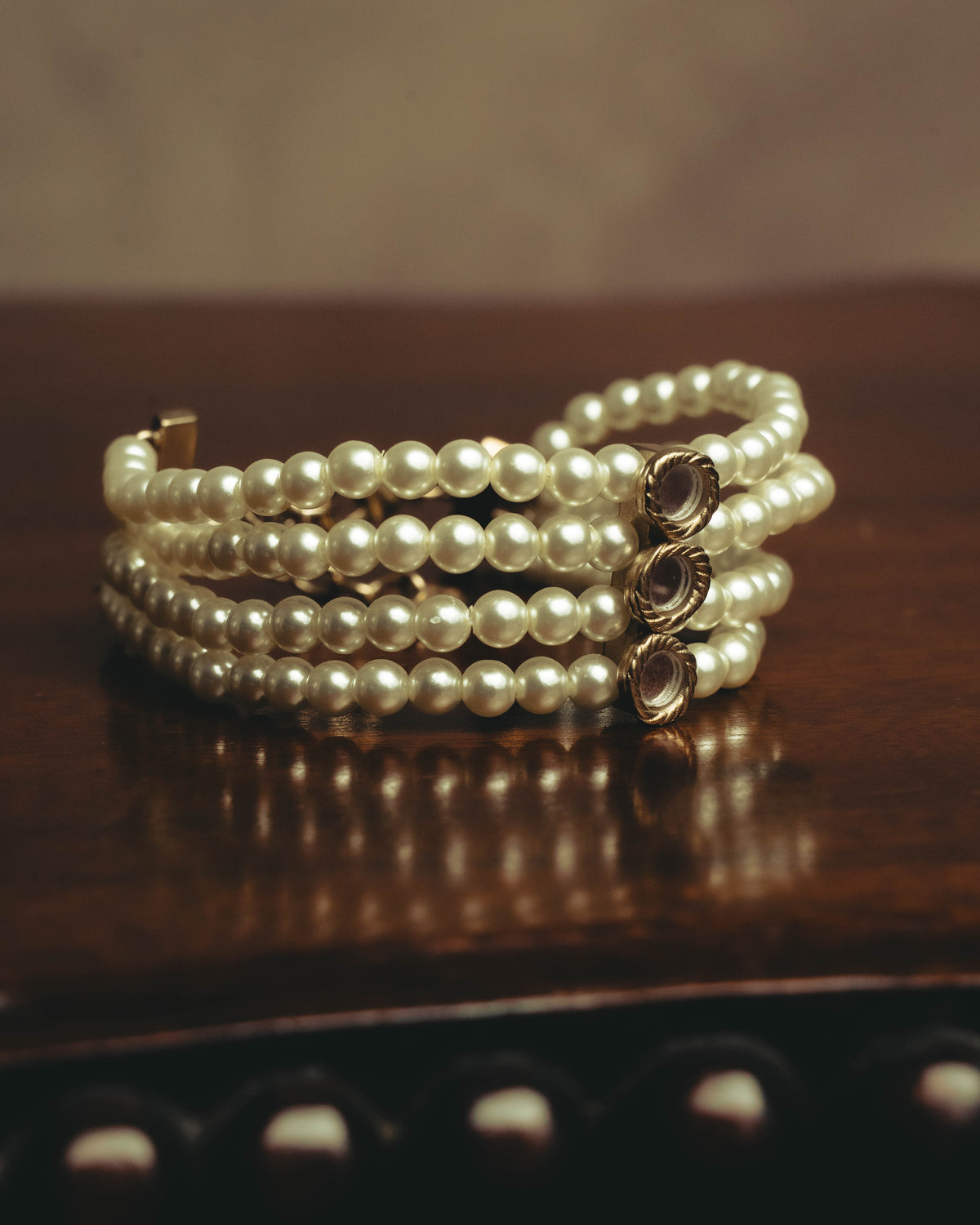 –SPECIAL– “Christian Dior” 2018-2025 Four-strand faux pearl bracelet with sculptural oval accents