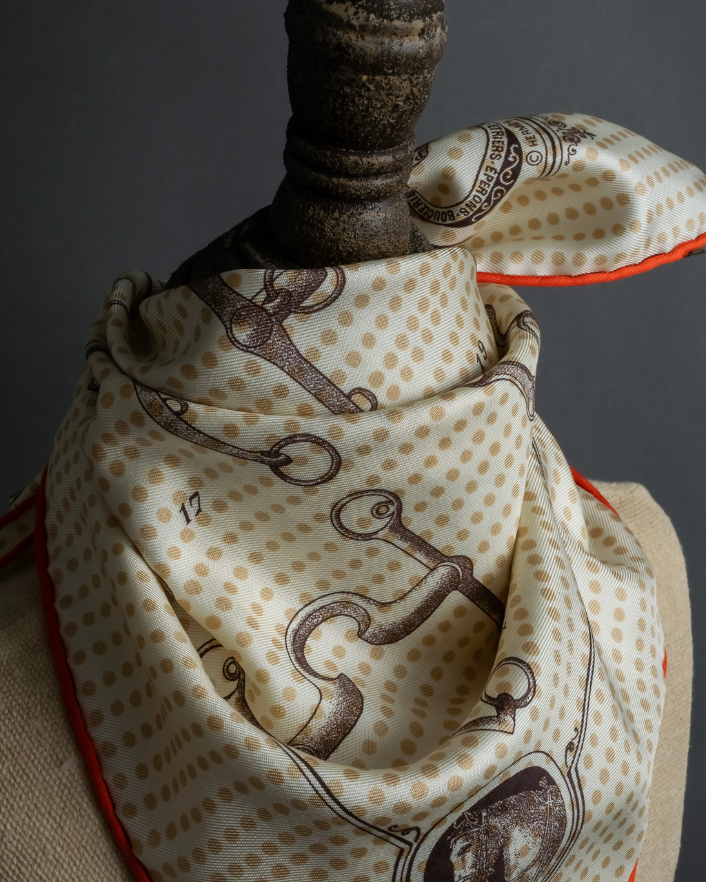 "HERMES" Carré 45 Gavroche MORS DE SELLE scarf