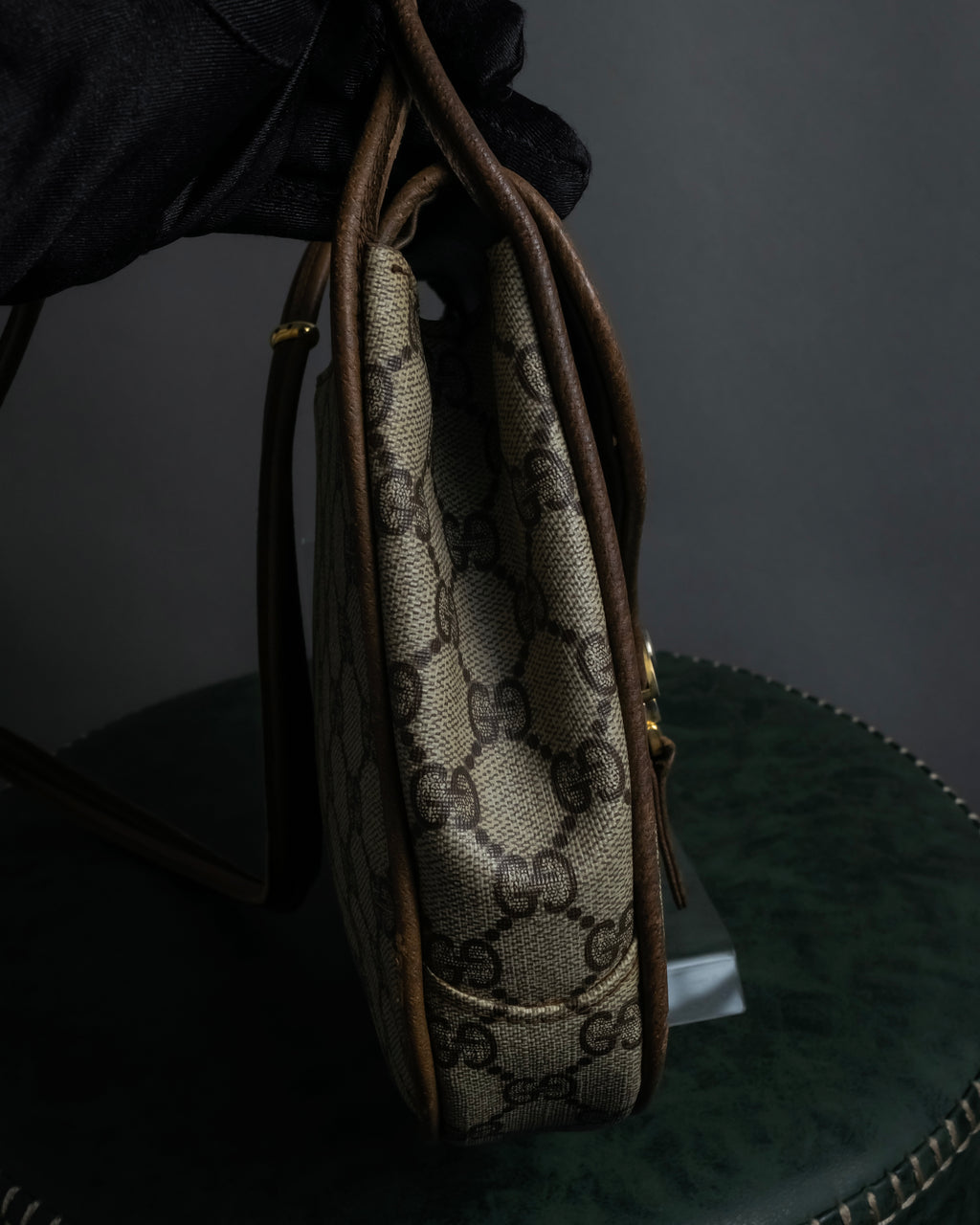"GUCCI" 1970-80's Clasp design GG logo pattern shoulder bag