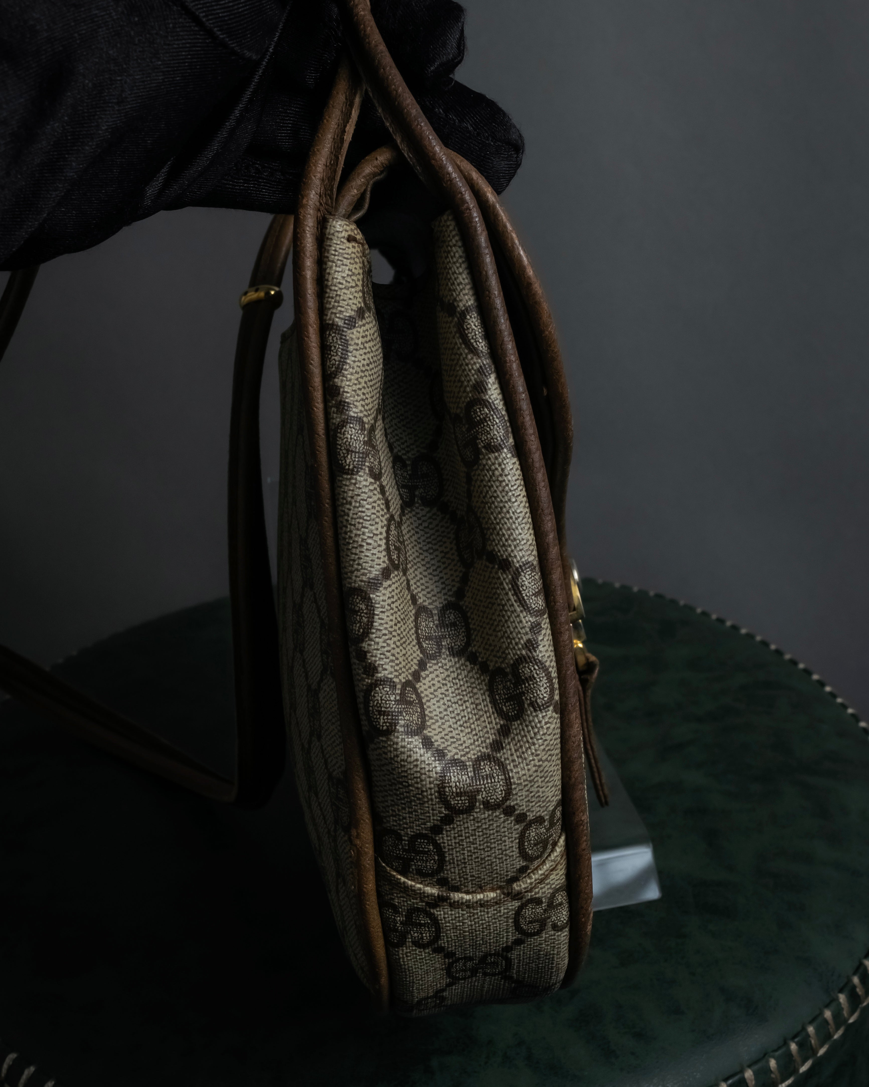 "GUCCI" 1970-80's Clasp design GG logo pattern shoulder bag