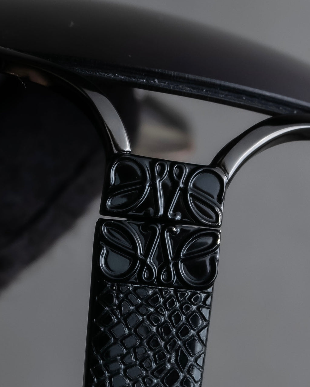 "LOEWE" Anagram logo engraved oval sunglasses