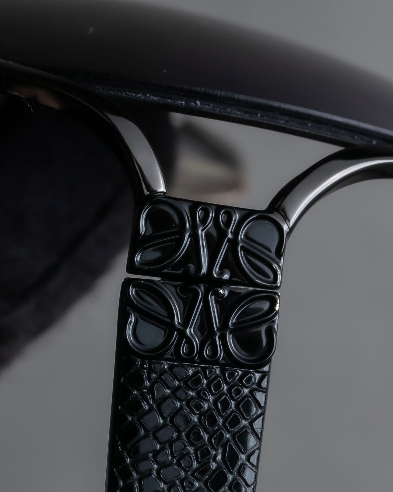 "LOEWE" Anagram logo engraved oval sunglasses