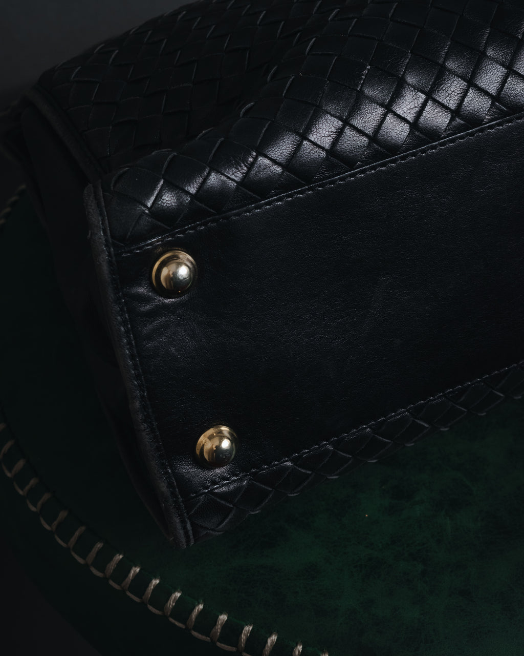 –SPECIAL– "BOTTEGA VENETA"
90’s-00’s intrecciato trapezoid handle bag