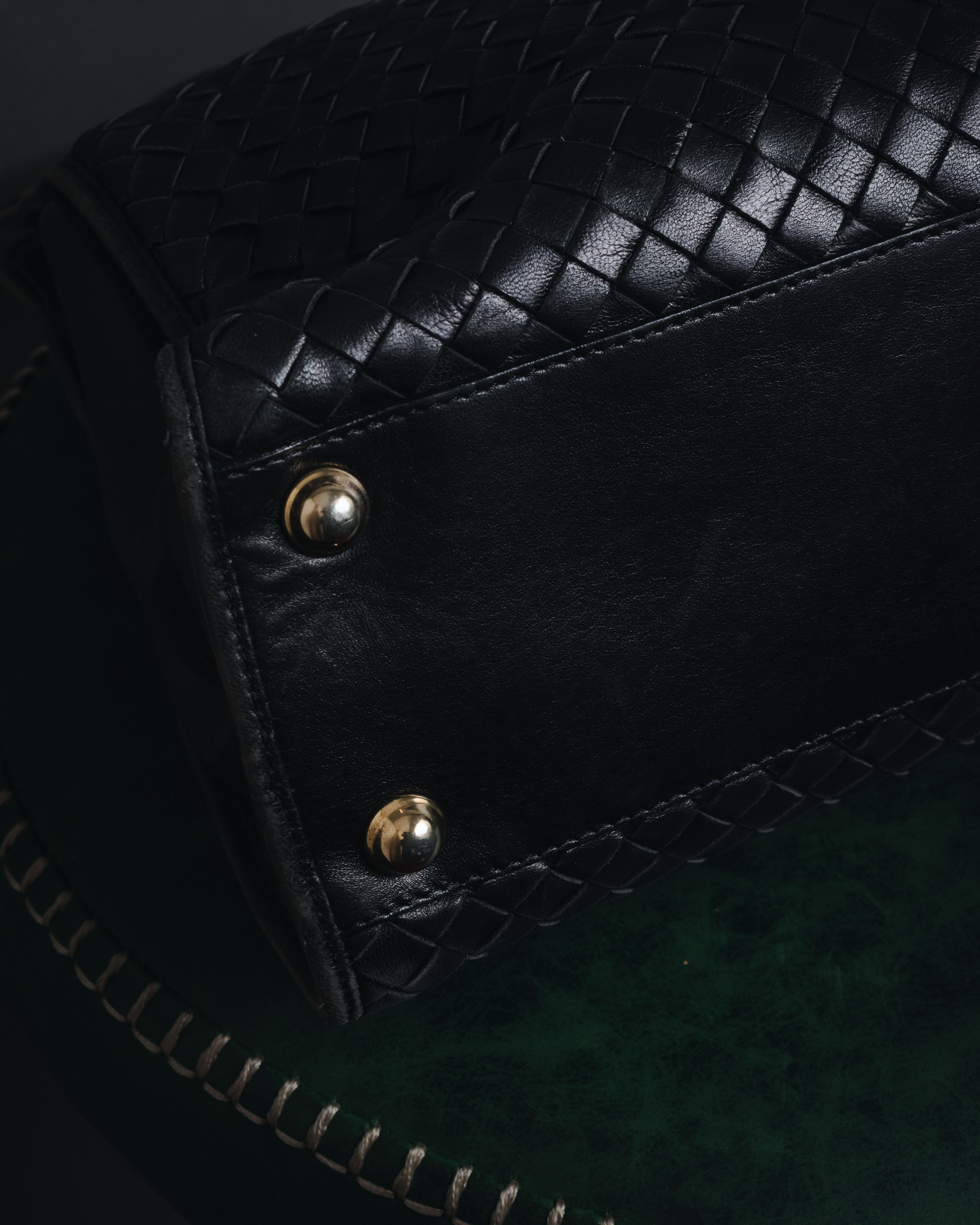 –SPECIAL– "BOTTEGA VENETA"
90’s-00’s intrecciato trapezoid handle bag