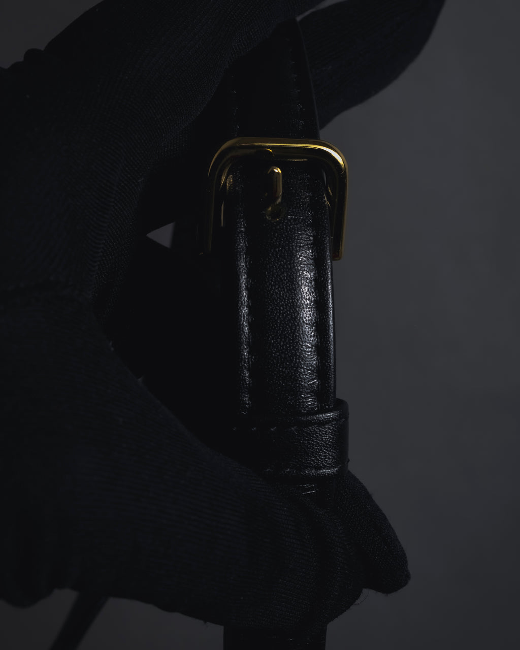 -SPECIAL- "VALENTINO GARAVANI" 90’s-00’s V corner hardware leather top handle bag